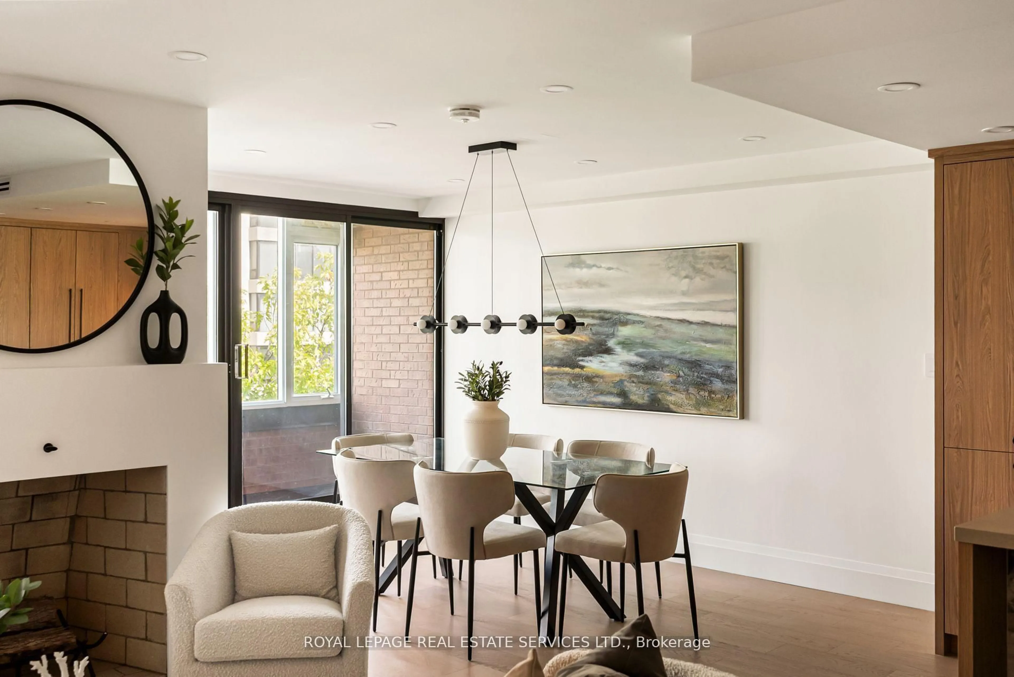 Dining room, unknown for 349 St Clair Ave #402, Toronto Ontario M5P 1N3