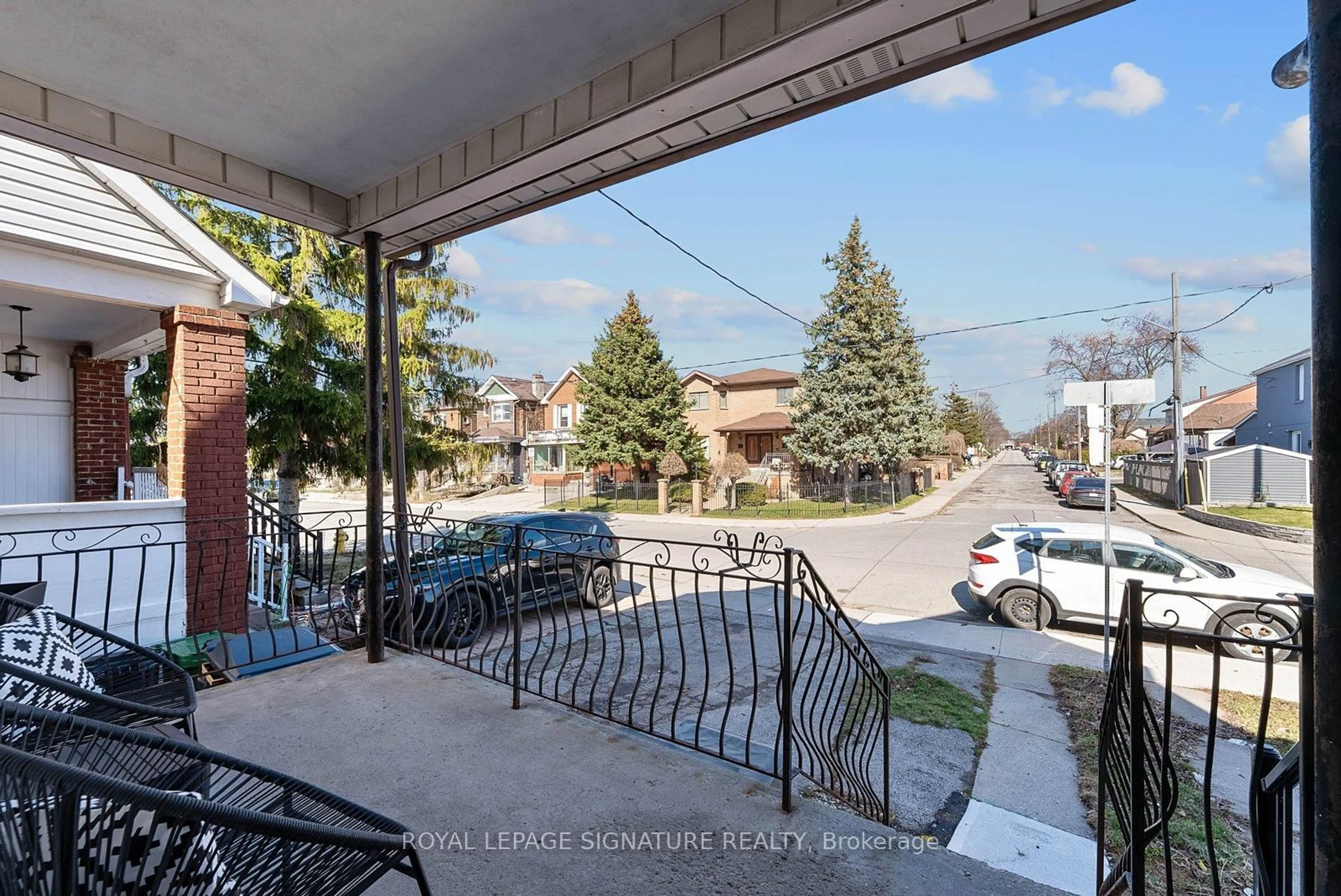 Patio, street for 530 Lauder Ave, Toronto Ontario M6E 3J4