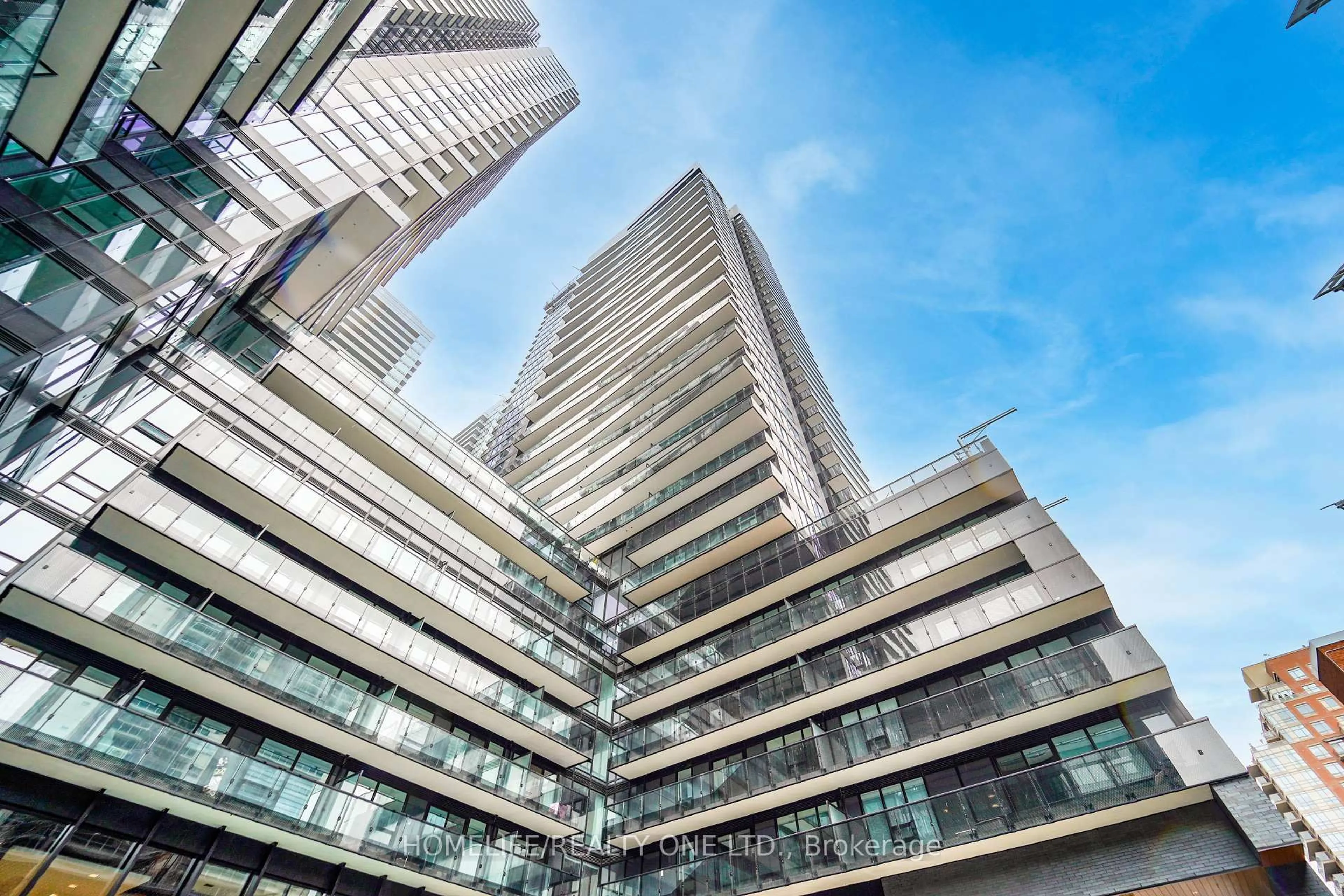 Indoor foyer for 117 Broadway Ave #1111, Toronto Ontario M4P 1V3