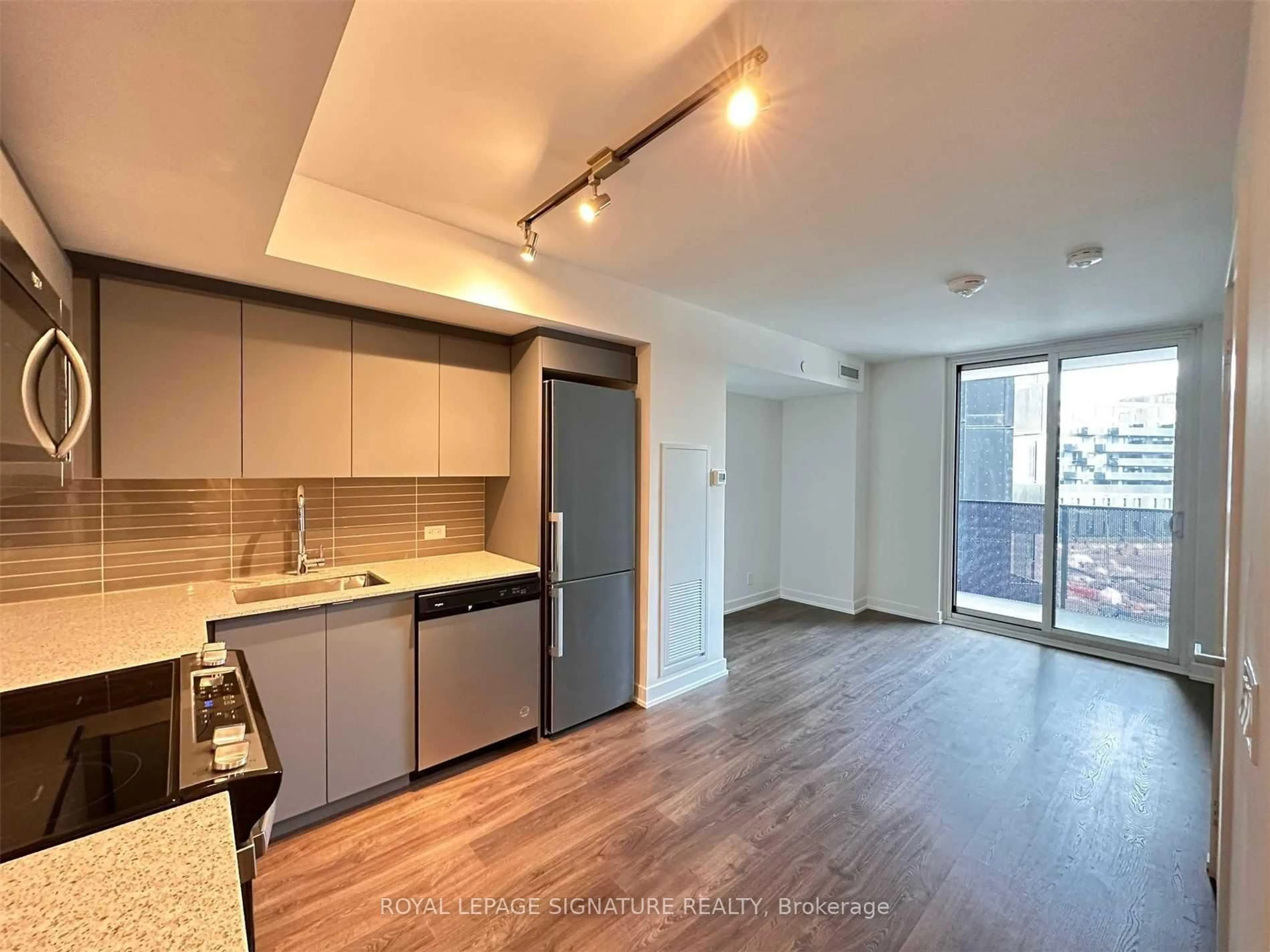 Open concept kitchen, wood/laminate floor for 30 Tretti Way #406, Toronto Ontario M3H 0E3