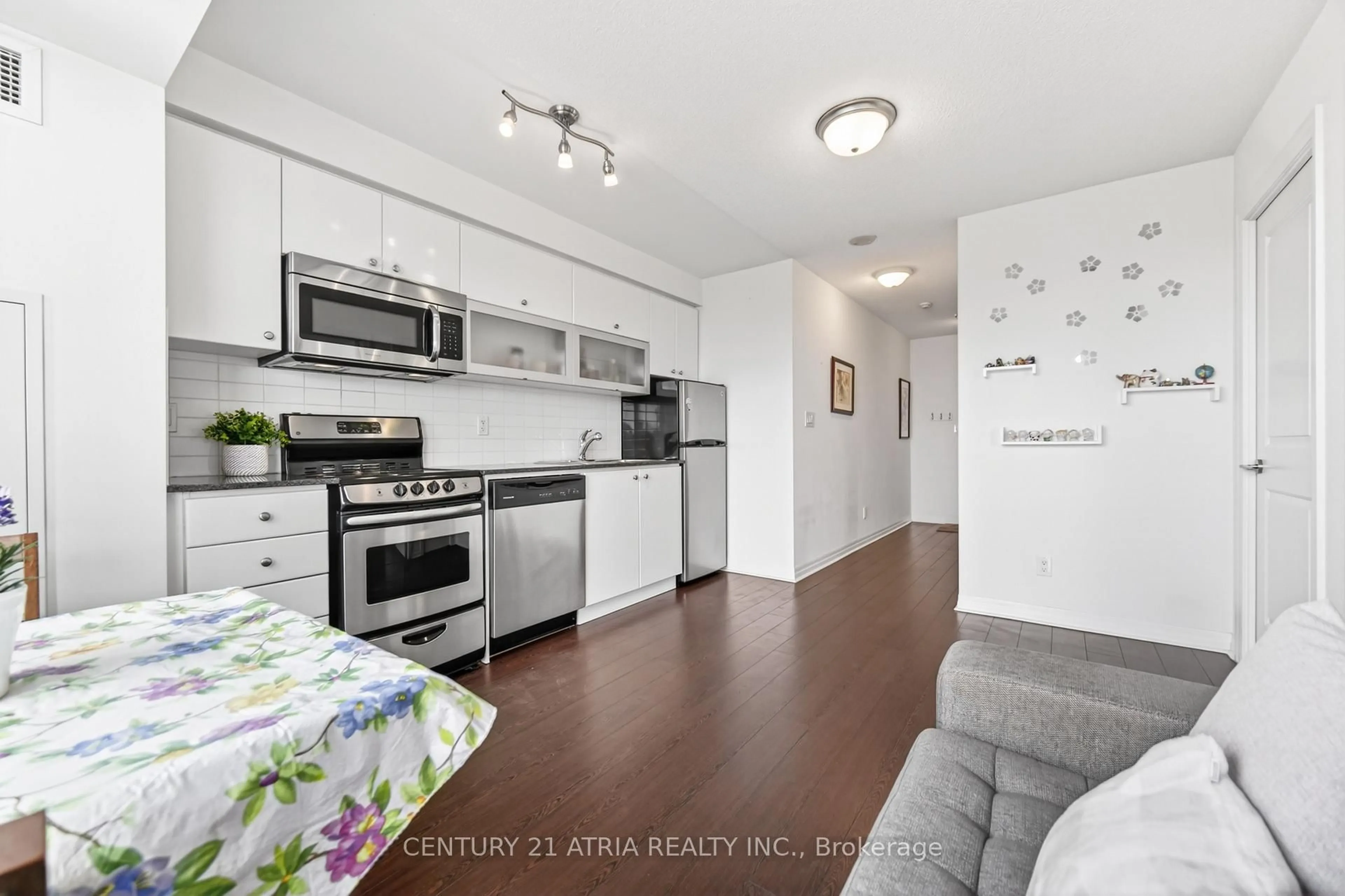 Open concept kitchen, wood/laminate floor for 2015 Sheppard Ave #2707, Toronto Ontario M2J 0B3