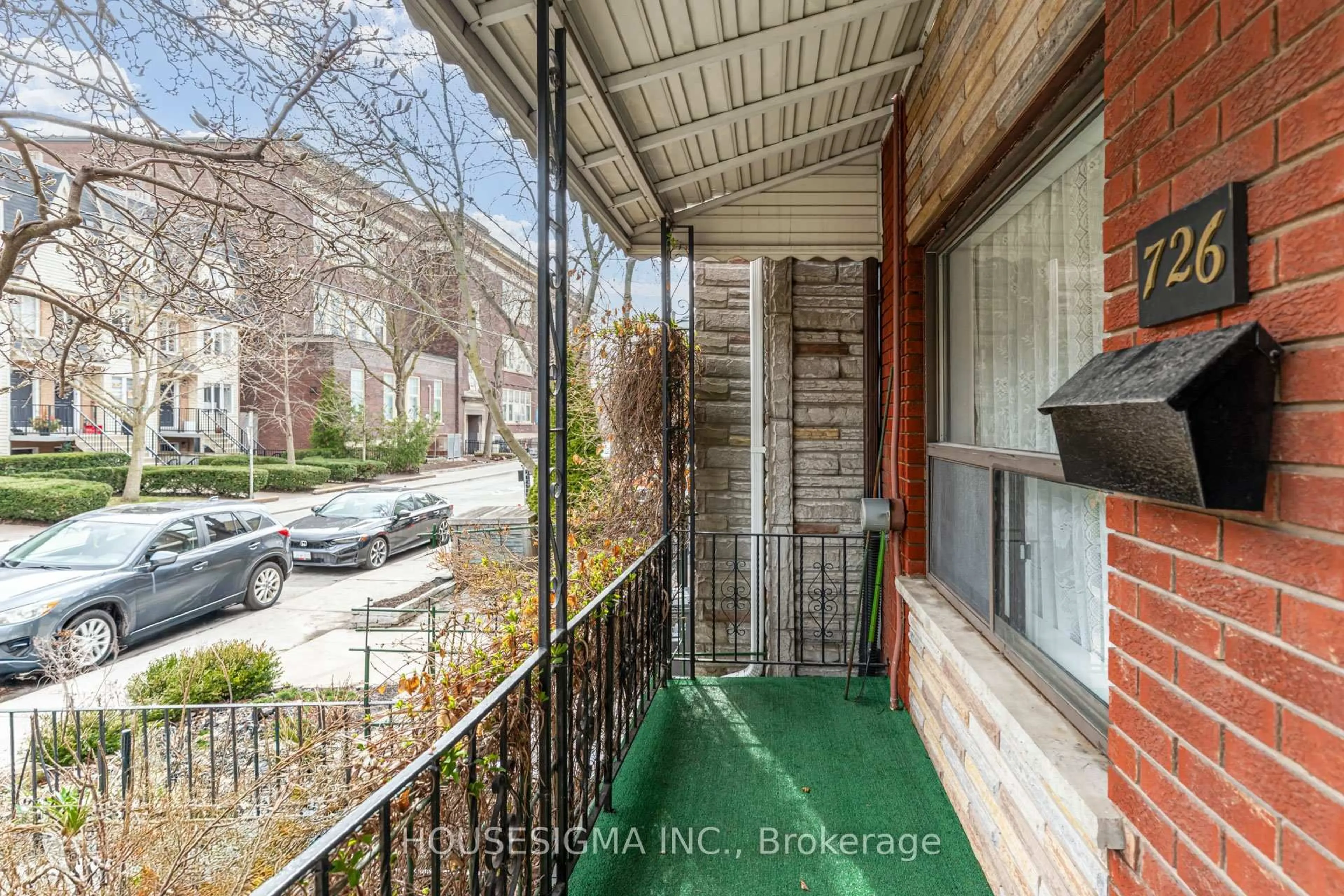 Unknown for 726 Adelaide St, Toronto Ontario M6J 1B1