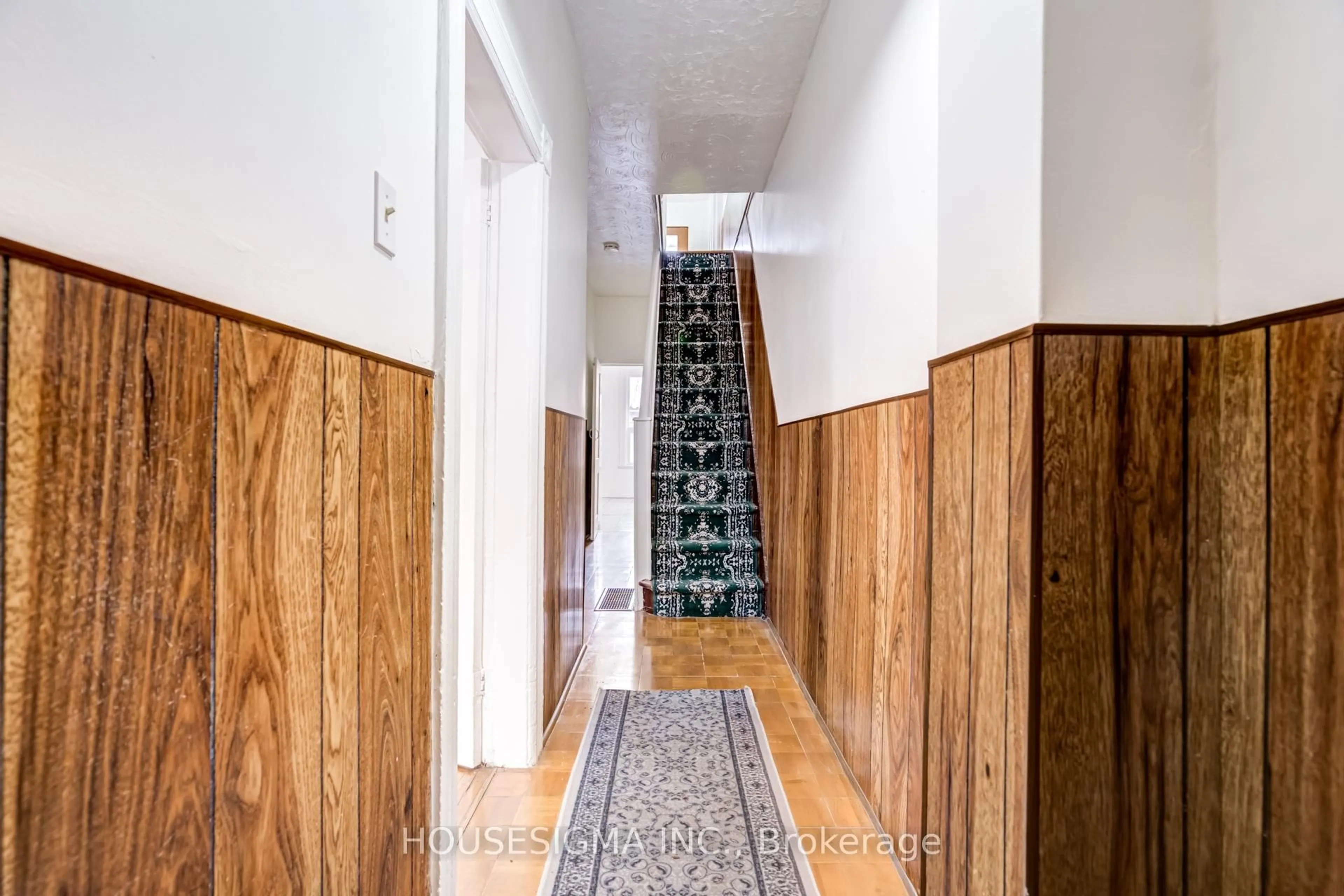 Indoor foyer for 726 Adelaide St, Toronto Ontario M6J 1B1