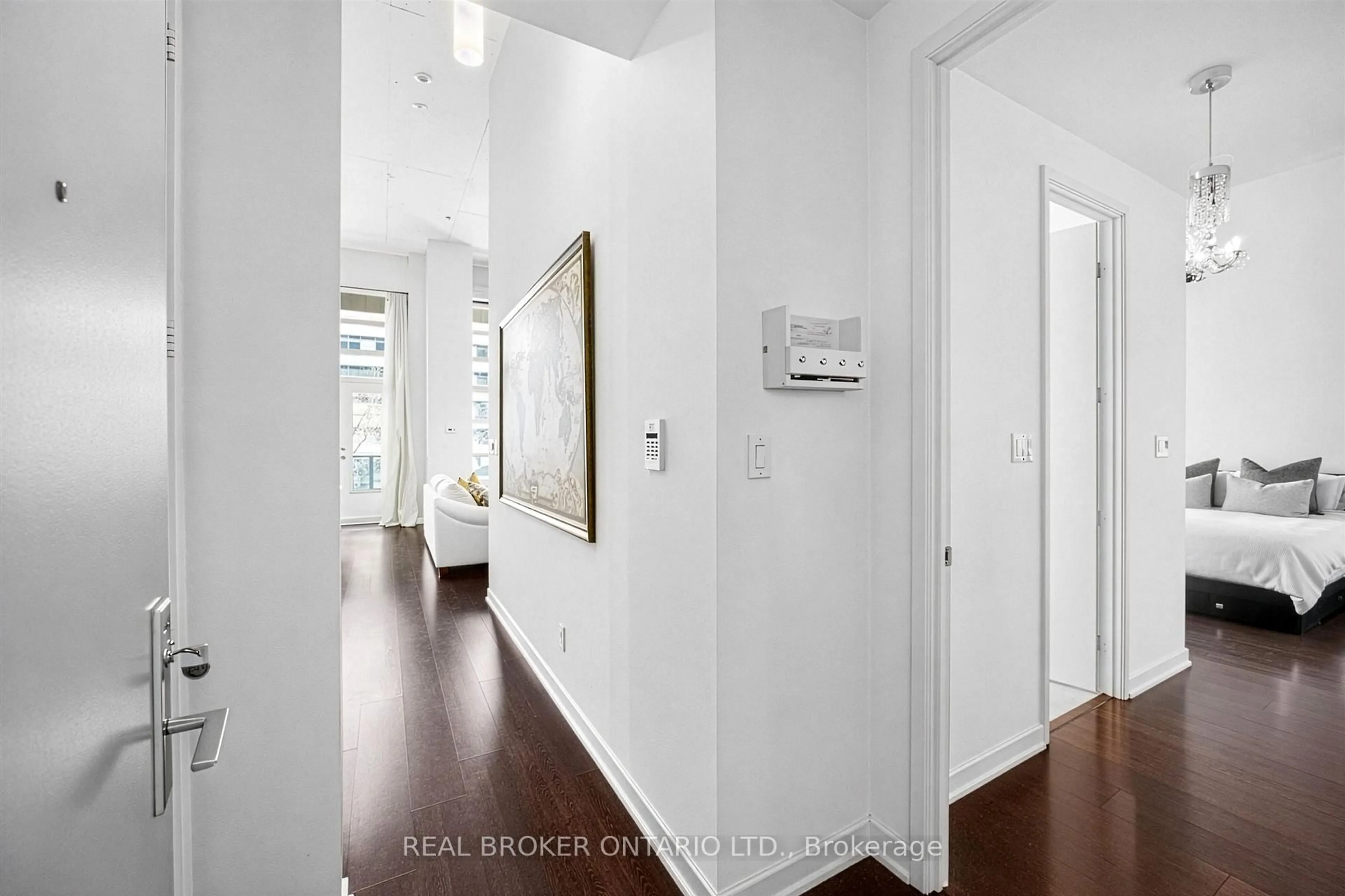 Indoor entryway for 380 Macpherson Ave #209, Toronto Ontario M4V 3E3