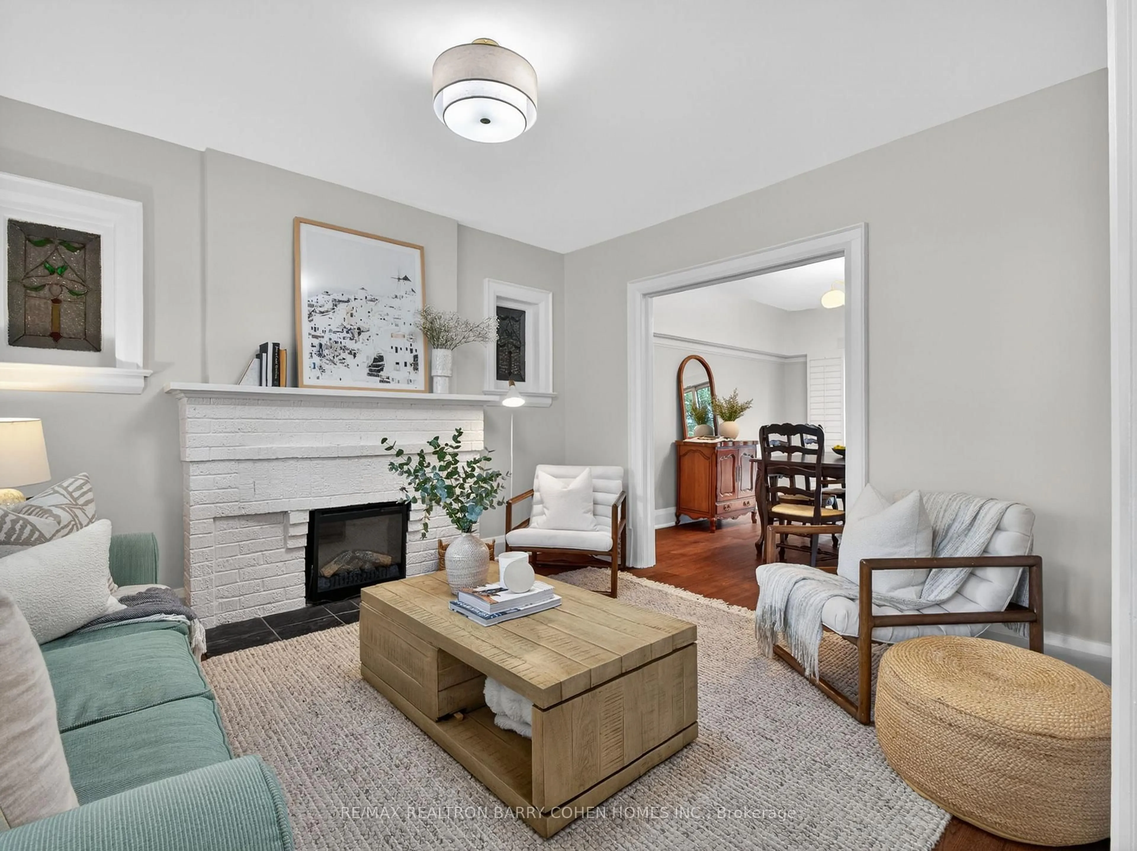 Living room with furniture, unknown for 253 Briar Hill Ave, Toronto Ontario M4R 1J3