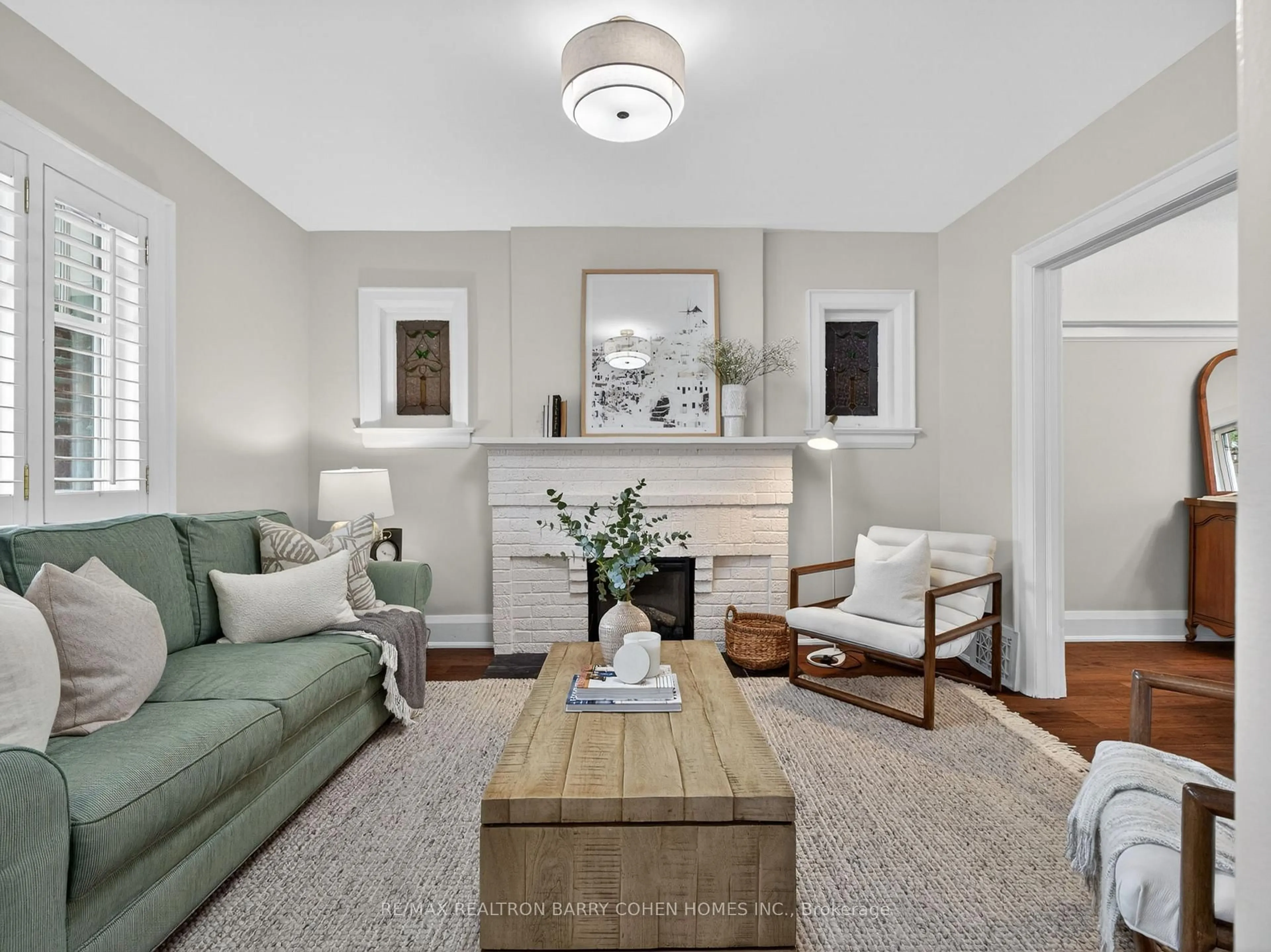 Living room with furniture, unknown for 253 Briar Hill Ave, Toronto Ontario M4R 1J3