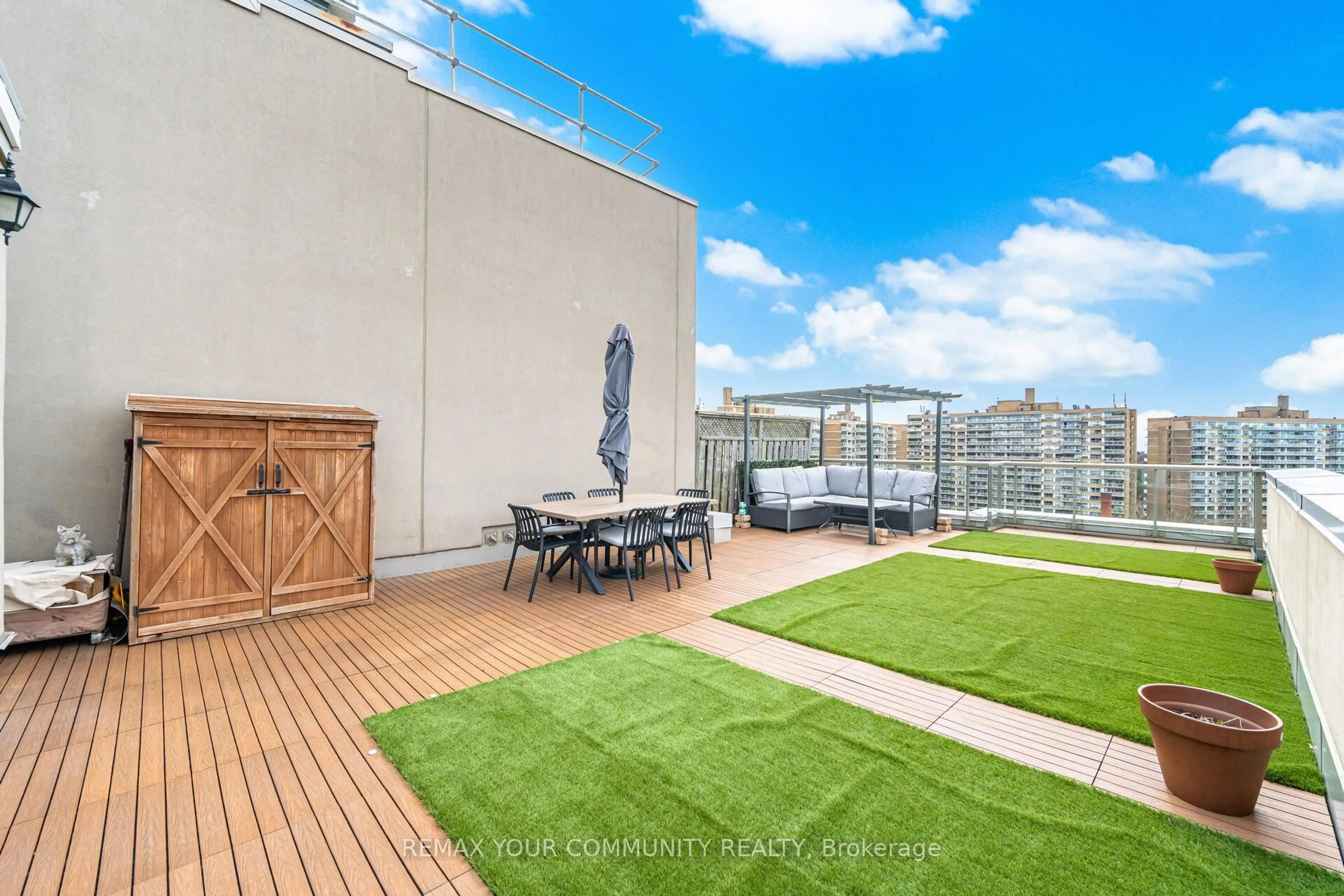 A pic from outside/outdoor area/front of a property/back of a property/a pic from drone, city buildings view from balcony for 18 Merton St #PH1114, Toronto Ontario M4S 3G9