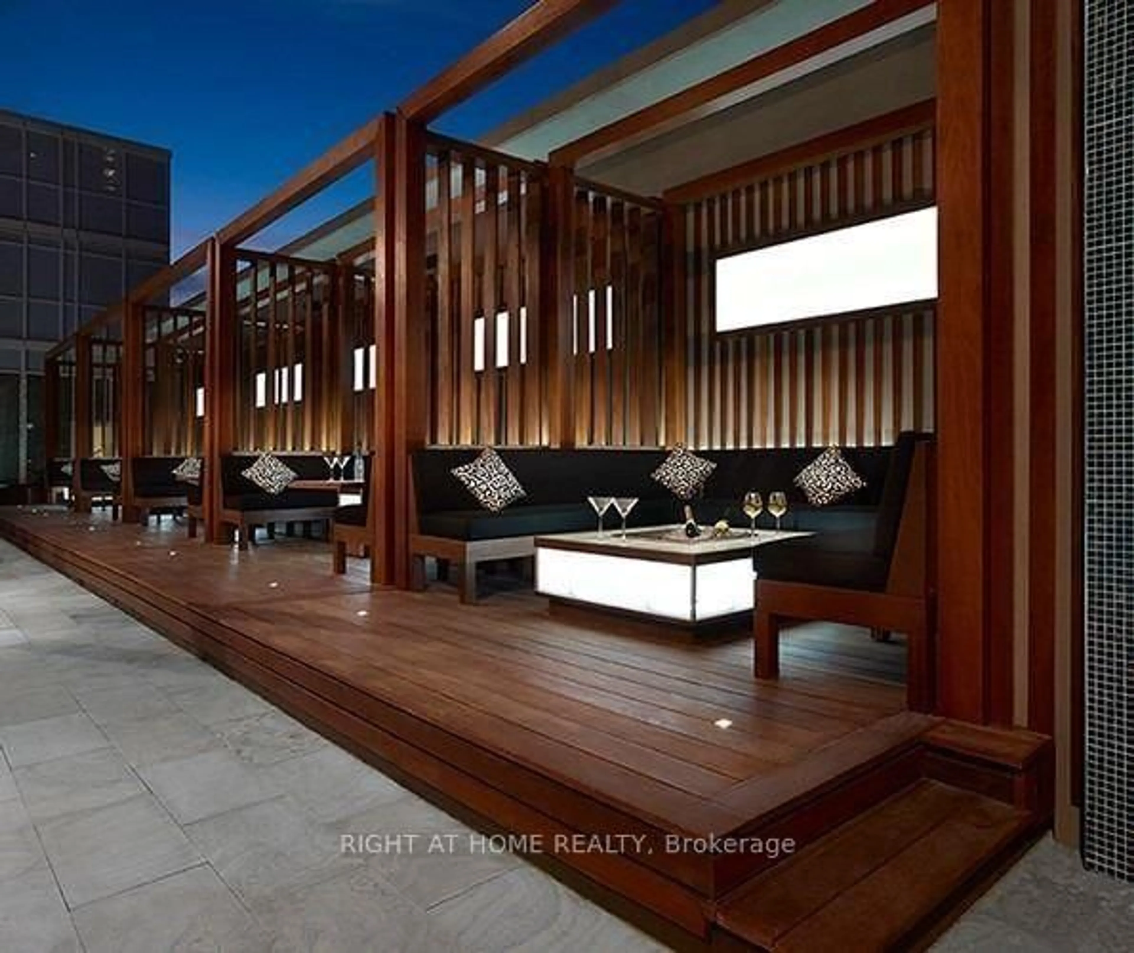 Patio, street for 300 Front St #2512, Toronto Ontario M5V 0E9