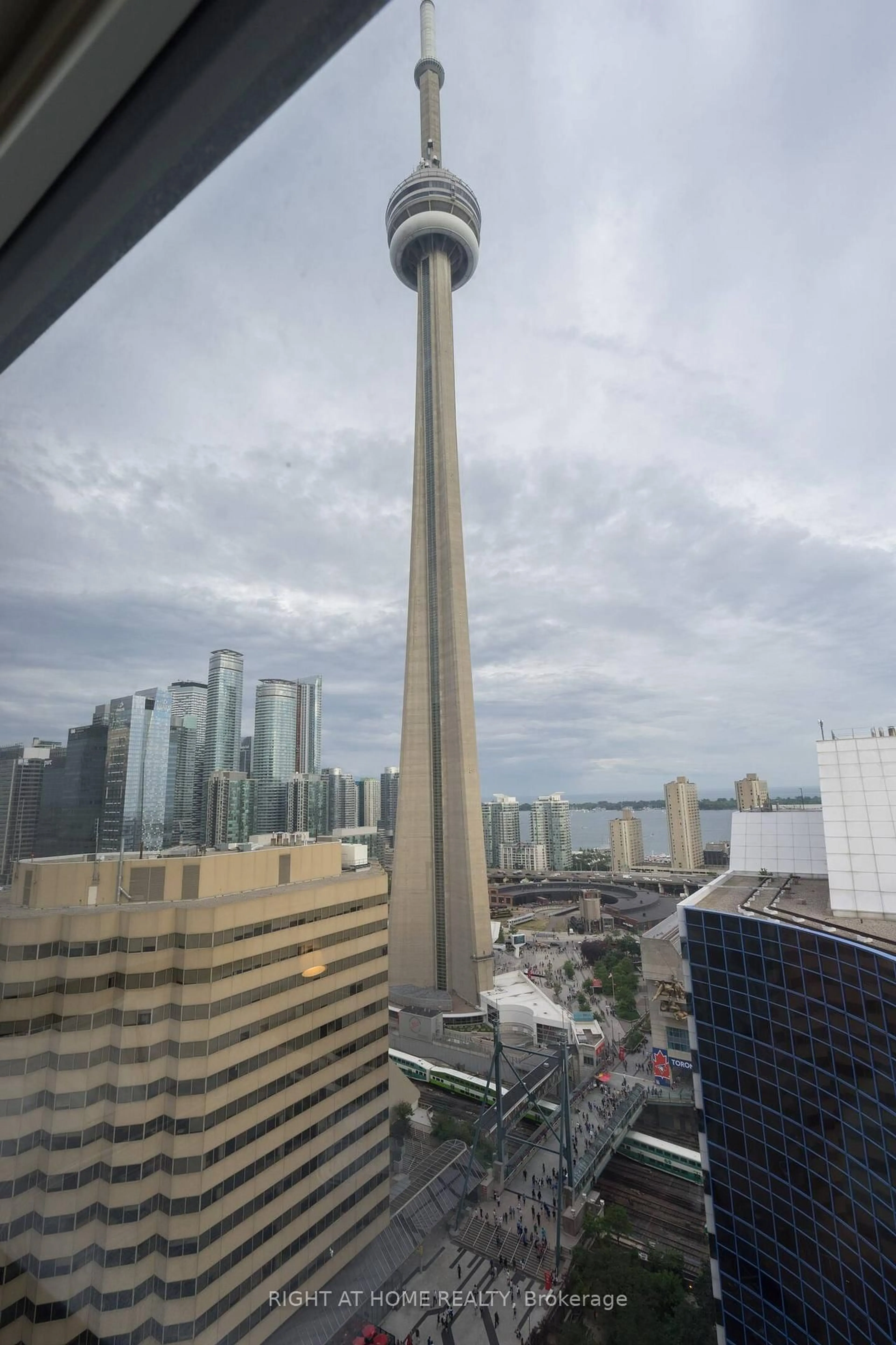 A pic of a room for 300 Front St #2512, Toronto Ontario M5V 0E9