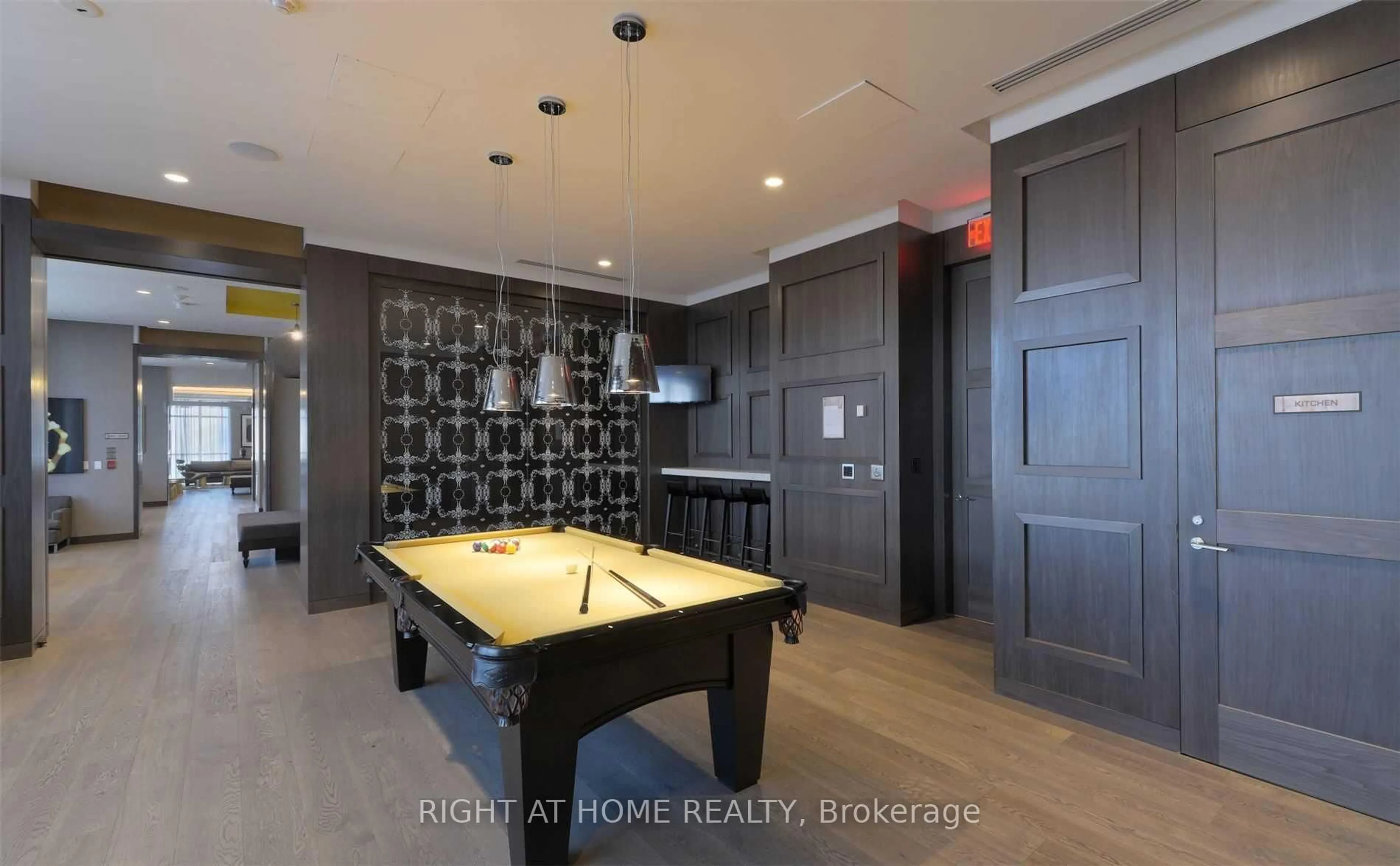 Unknown for 300 Front St #2512, Toronto Ontario M5V 0E9