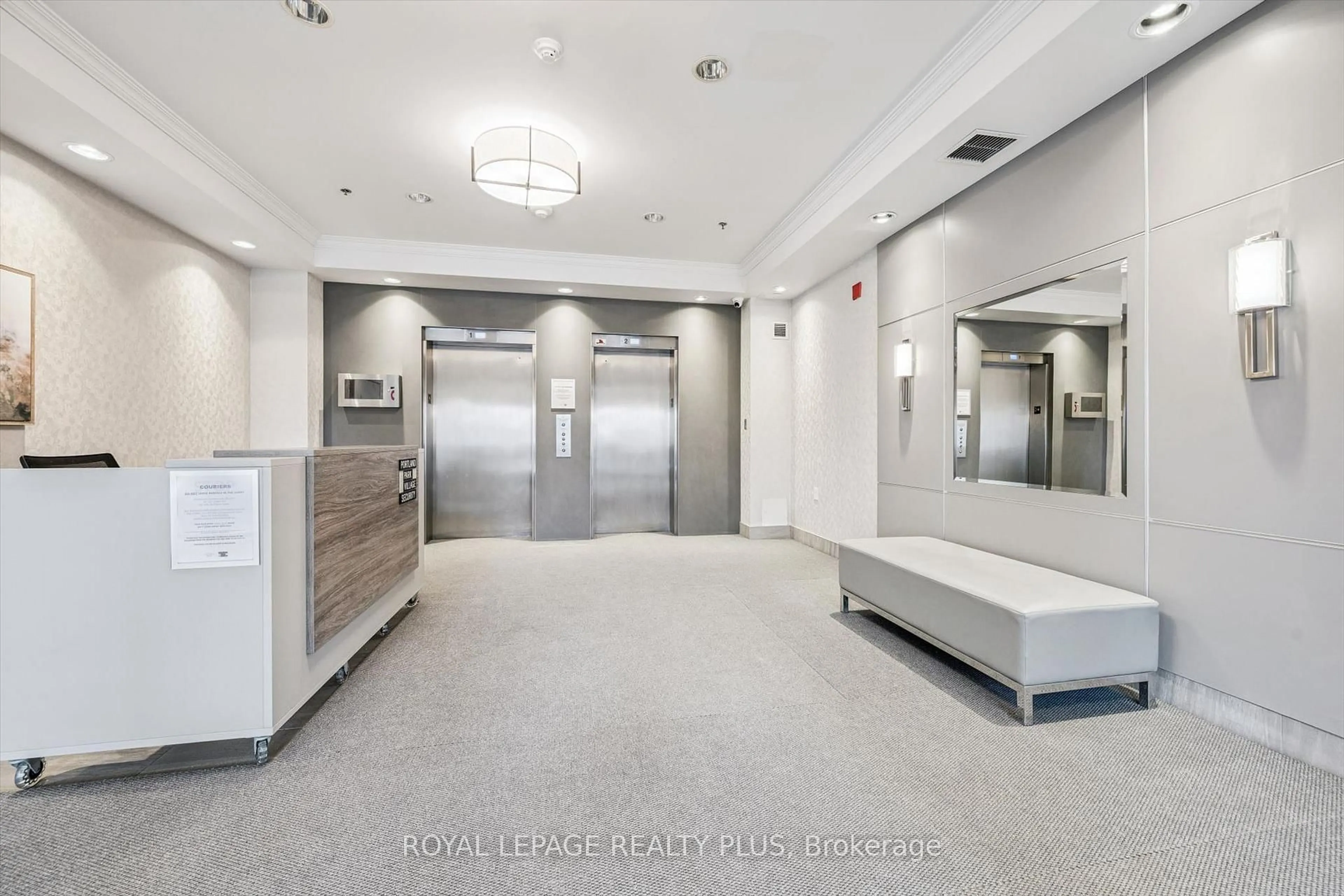 Indoor foyer for 550 Front St #620, Toronto Ontario M5V 3N5