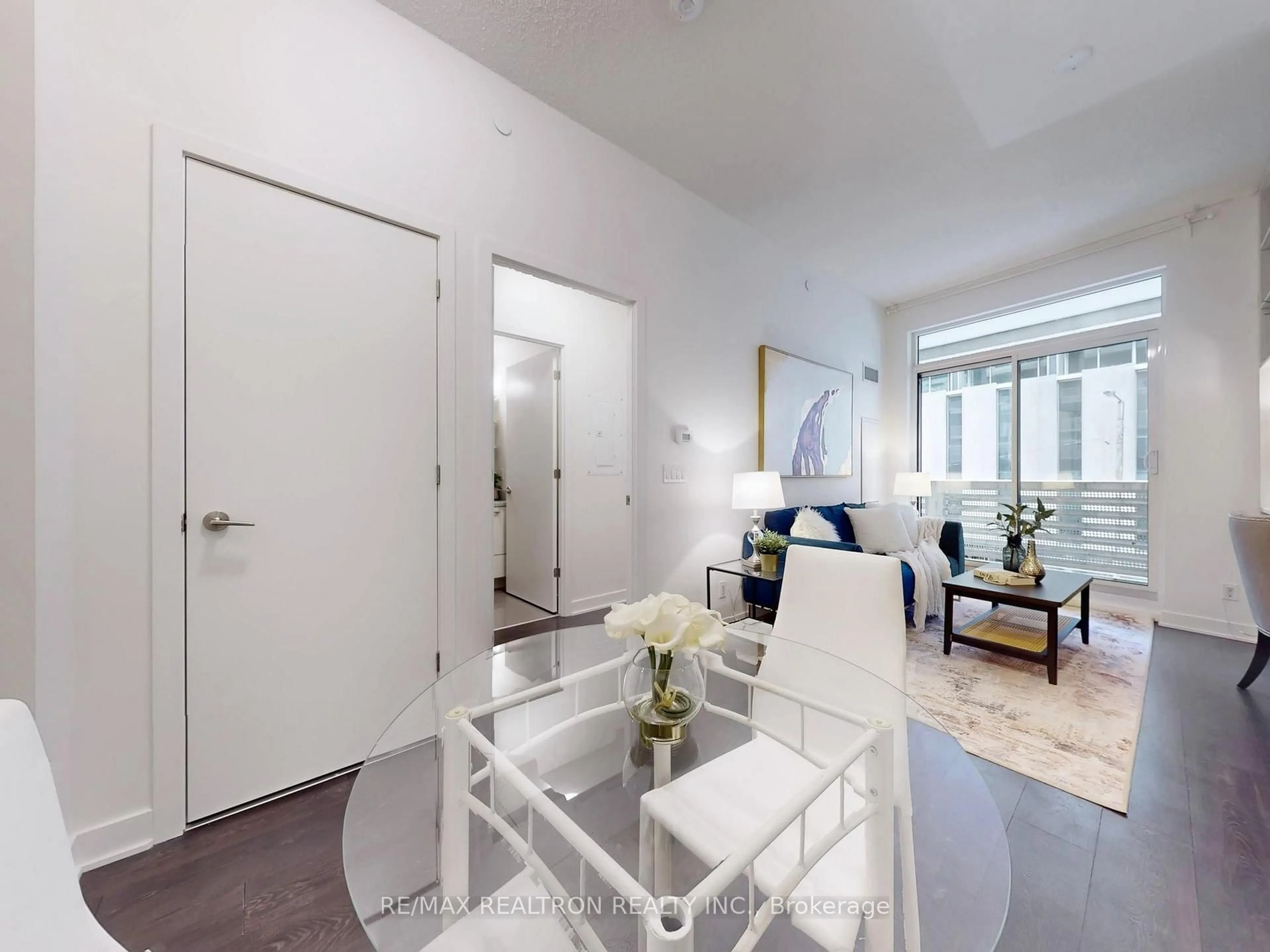 A pic of a room for 2221 Yonge St #213, Toronto Ontario M4S 0B8