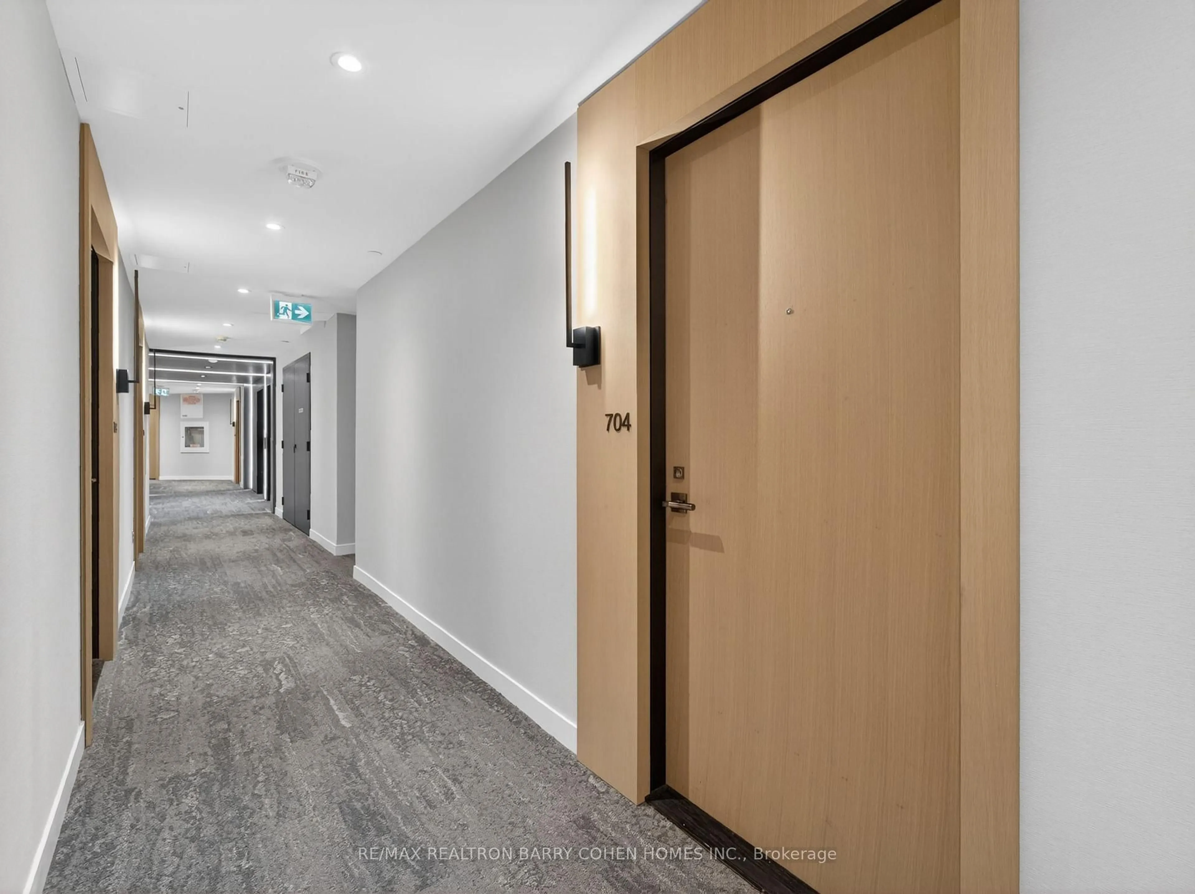 Indoor foyer for 200 Sudbury St #704, Toronto Ontario M6J 0H1