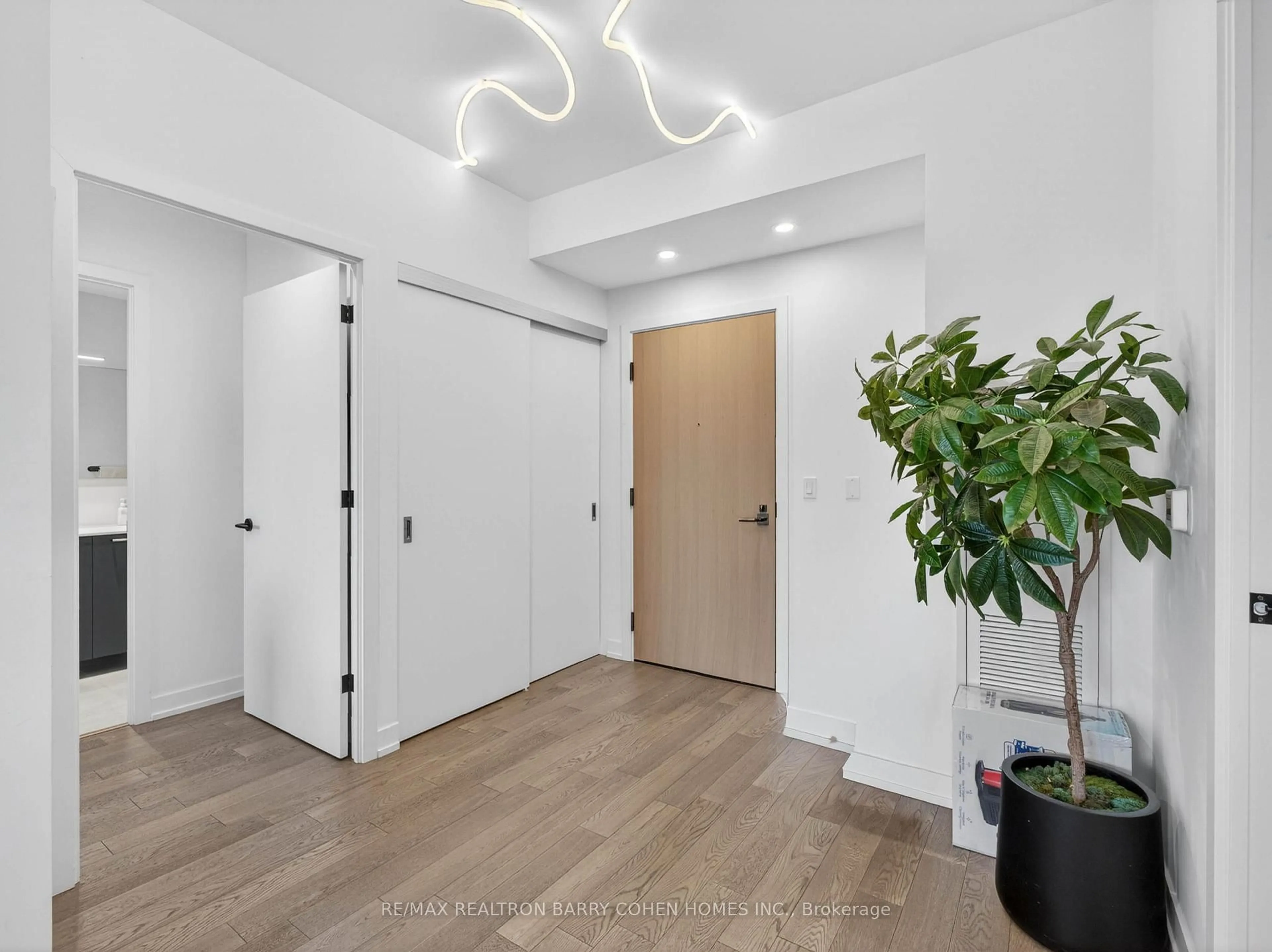 Indoor entryway for 200 Sudbury St #704, Toronto Ontario M6J 0H1