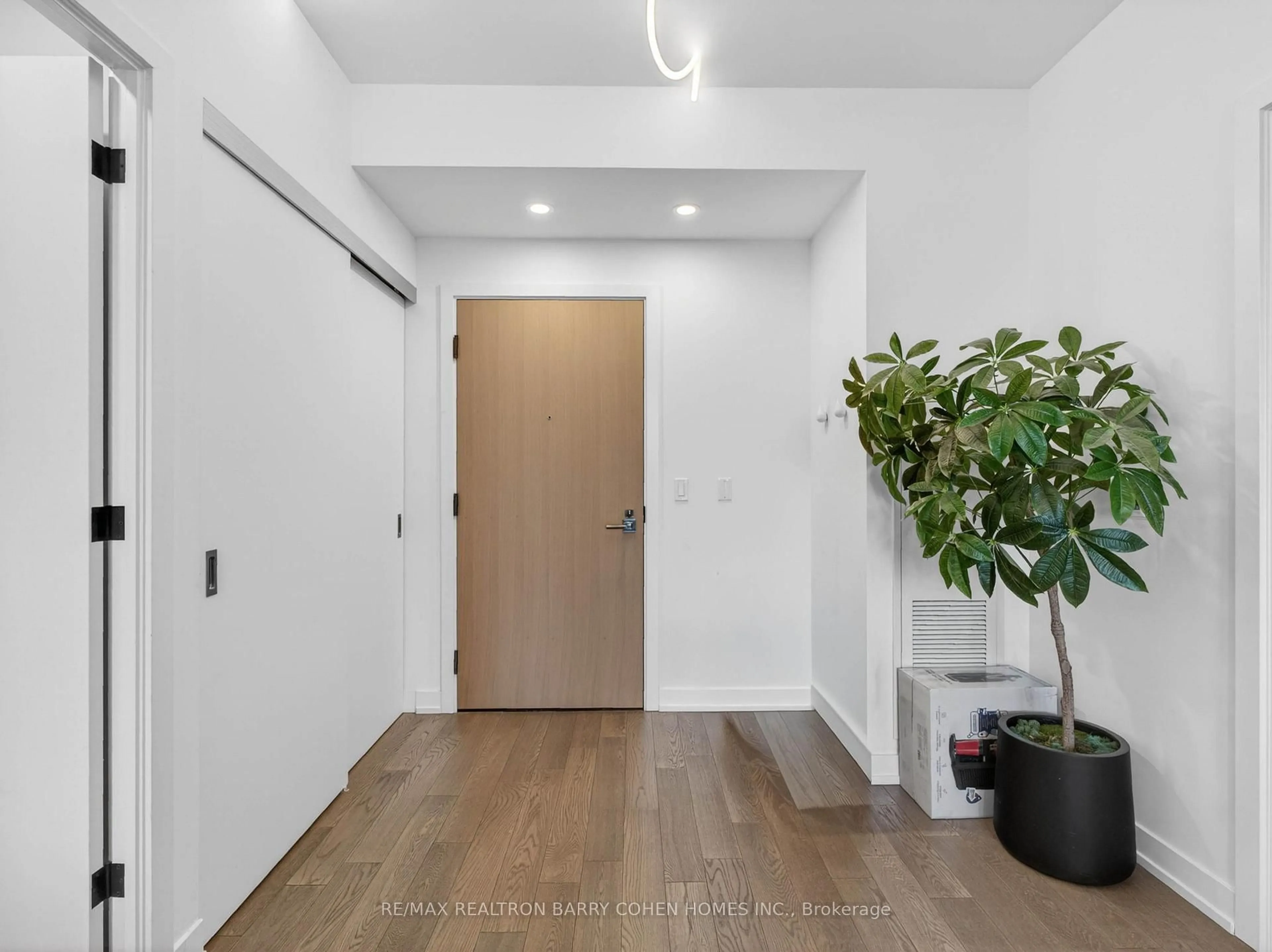 Indoor entryway for 200 Sudbury St #704, Toronto Ontario M6J 0H1