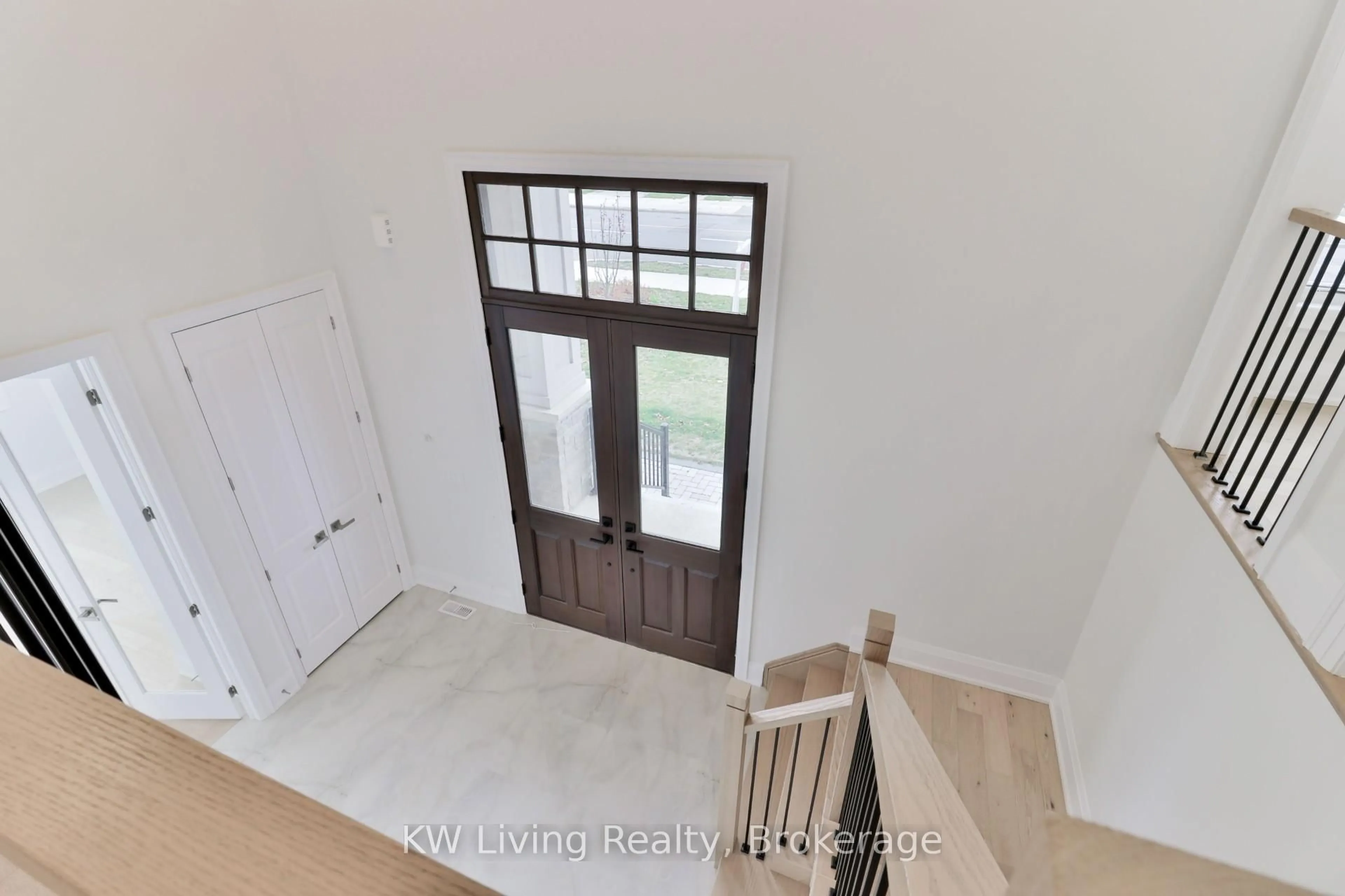Indoor entryway for 166 Cummer Ave, Toronto Ontario M2M 0B7