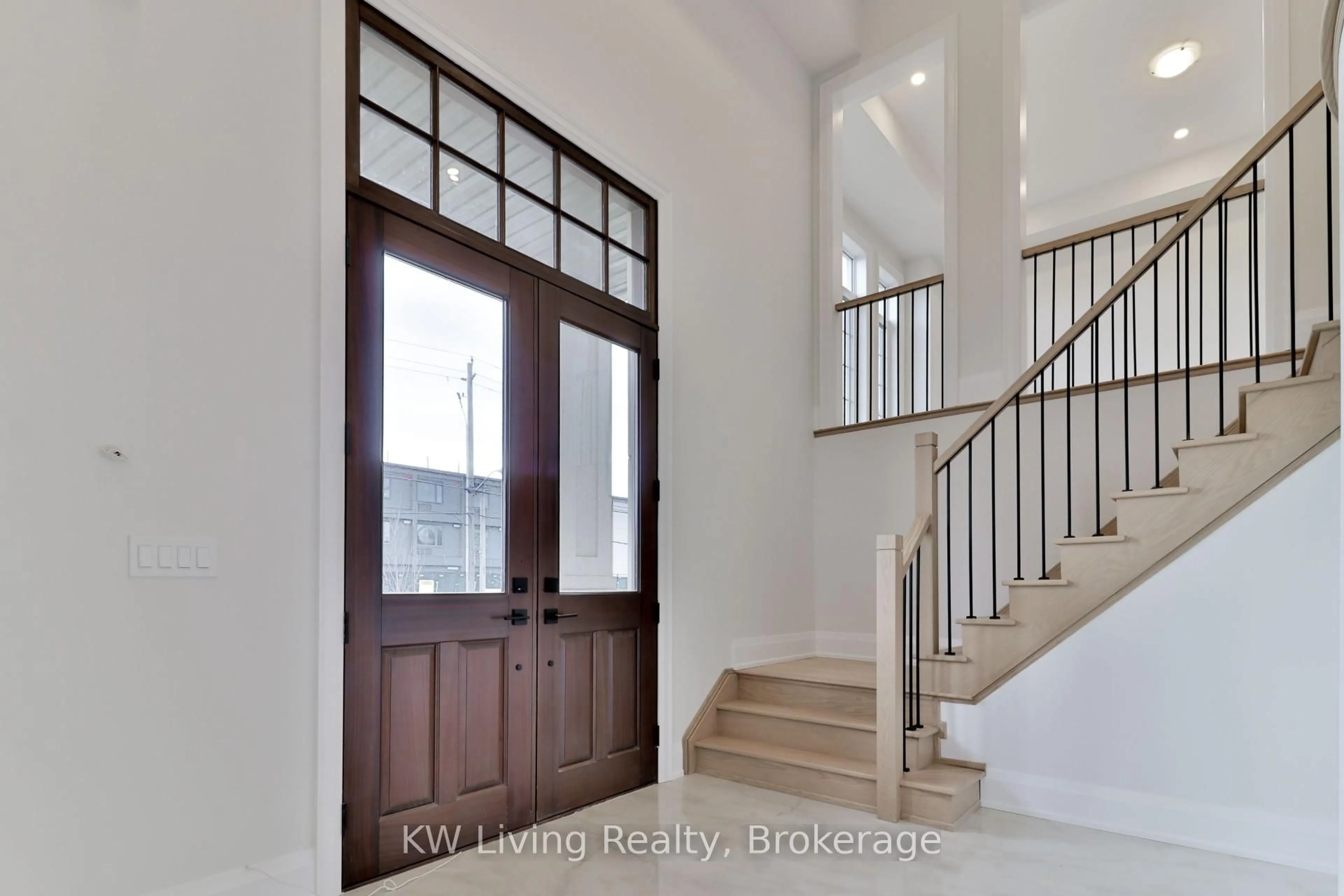 Indoor entryway for 166 Cummer Ave, Toronto Ontario M2M 0B7