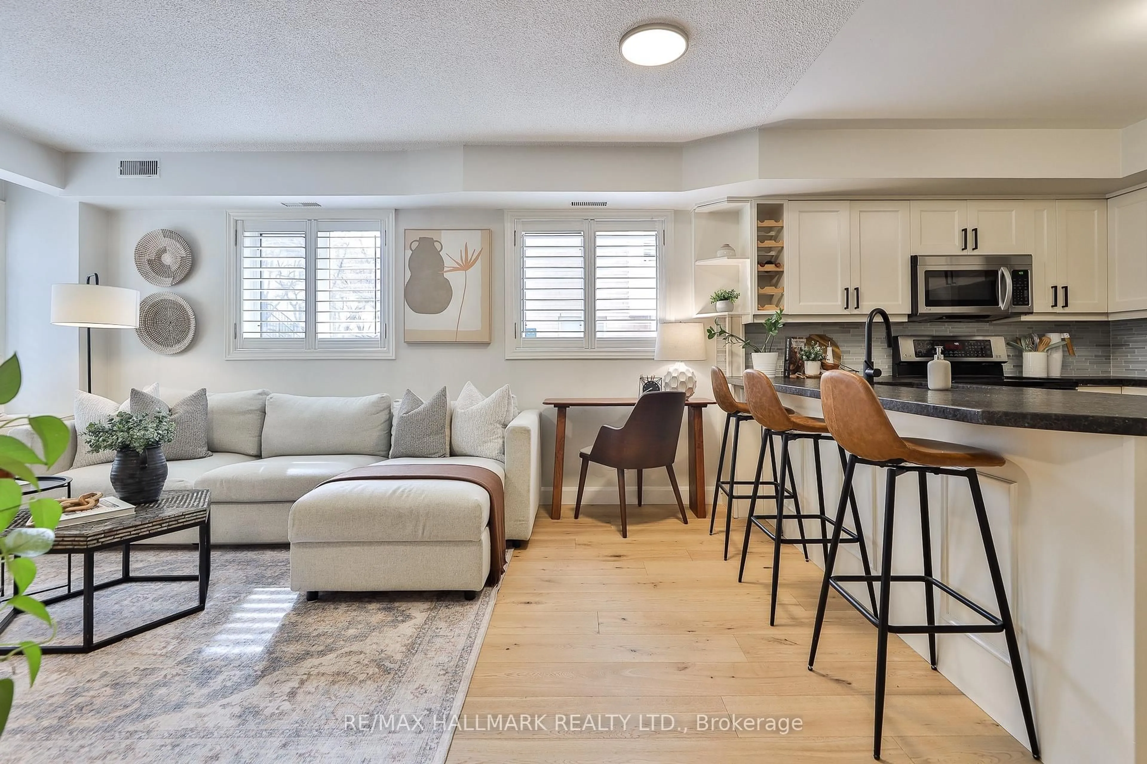 Living room with furniture, unknown for 208 Niagara St #59, Toronto Ontario M6J 3W5