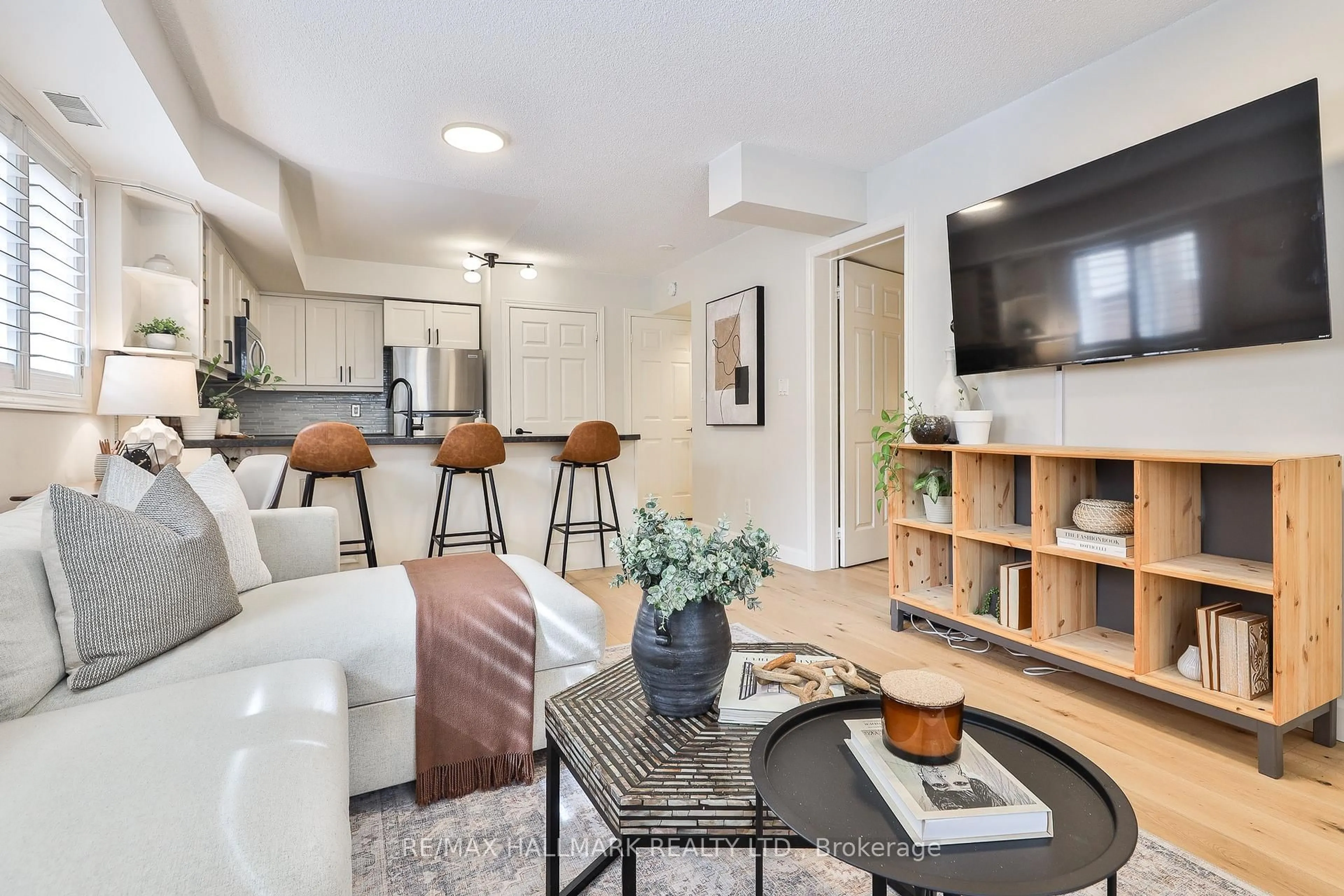 Living room with furniture, unknown for 208 Niagara St #59, Toronto Ontario M6J 3W5