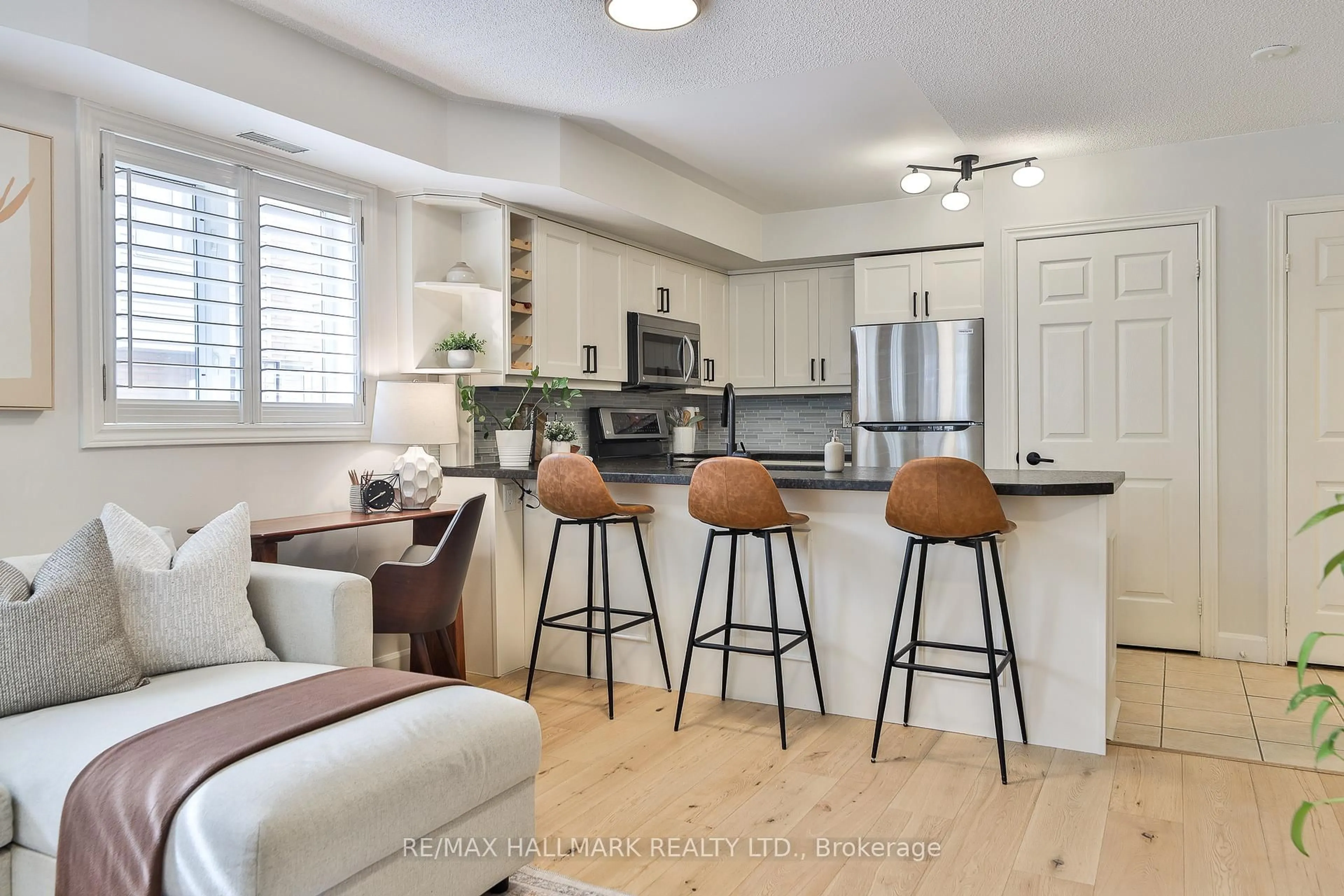 Open concept kitchen, unknown for 208 Niagara St #59, Toronto Ontario M6J 3W5