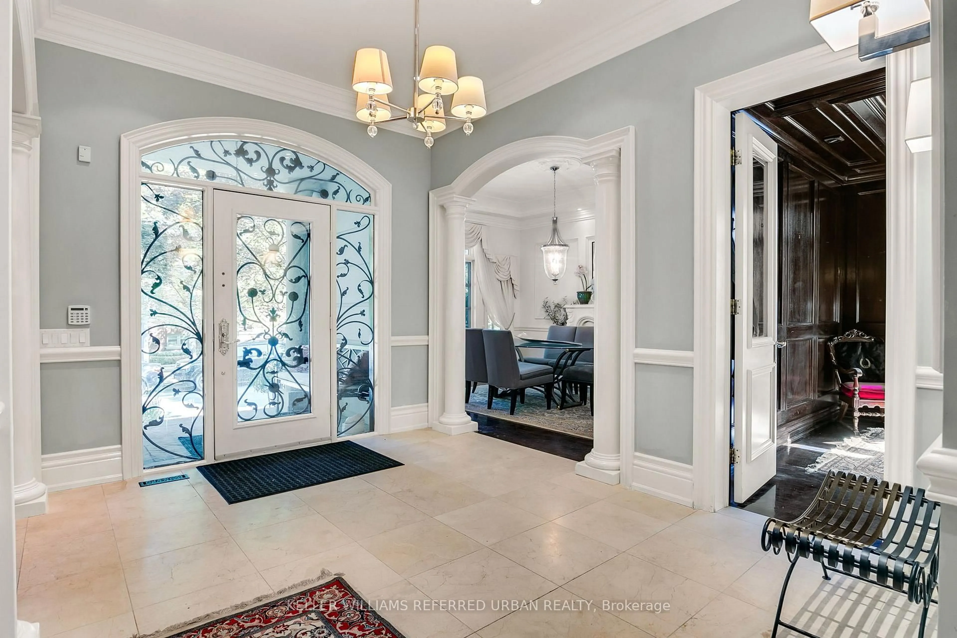 Indoor entryway for 45 Mathersfield Dr, Toronto Ontario M4W 3W4