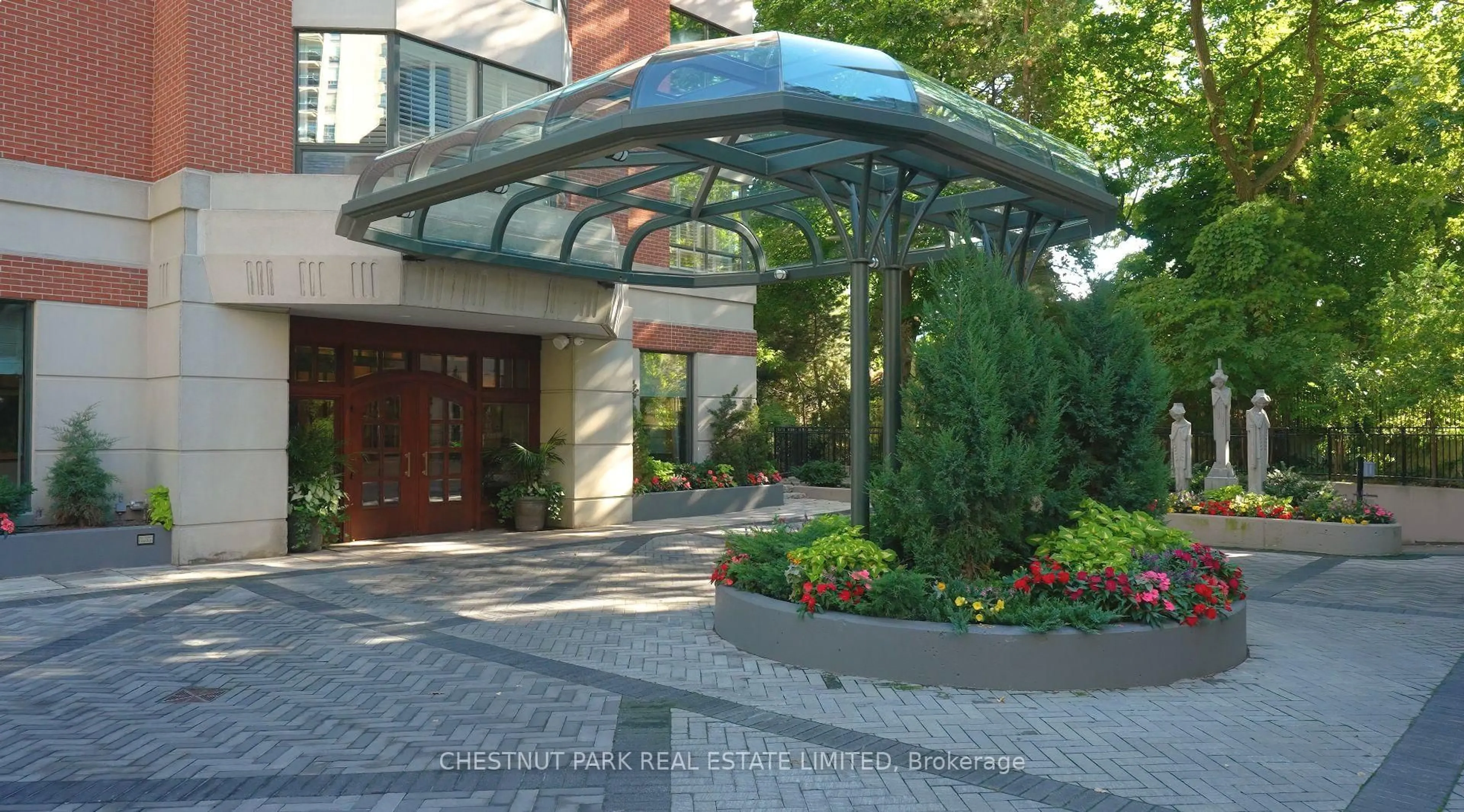 Indoor foyer for 33 Jackes Ave #701, Toronto Ontario M4T 1E2