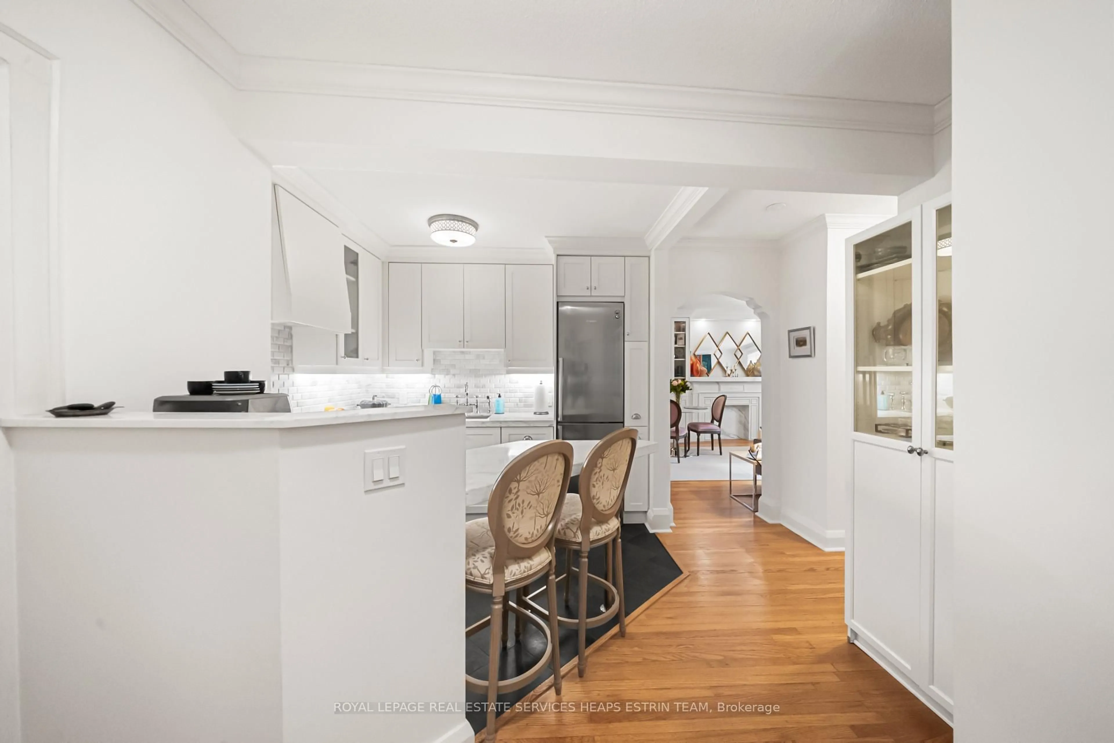 Unknown for 480 Oriole Pkwy ##205, Toronto Ontario M5P 2H8