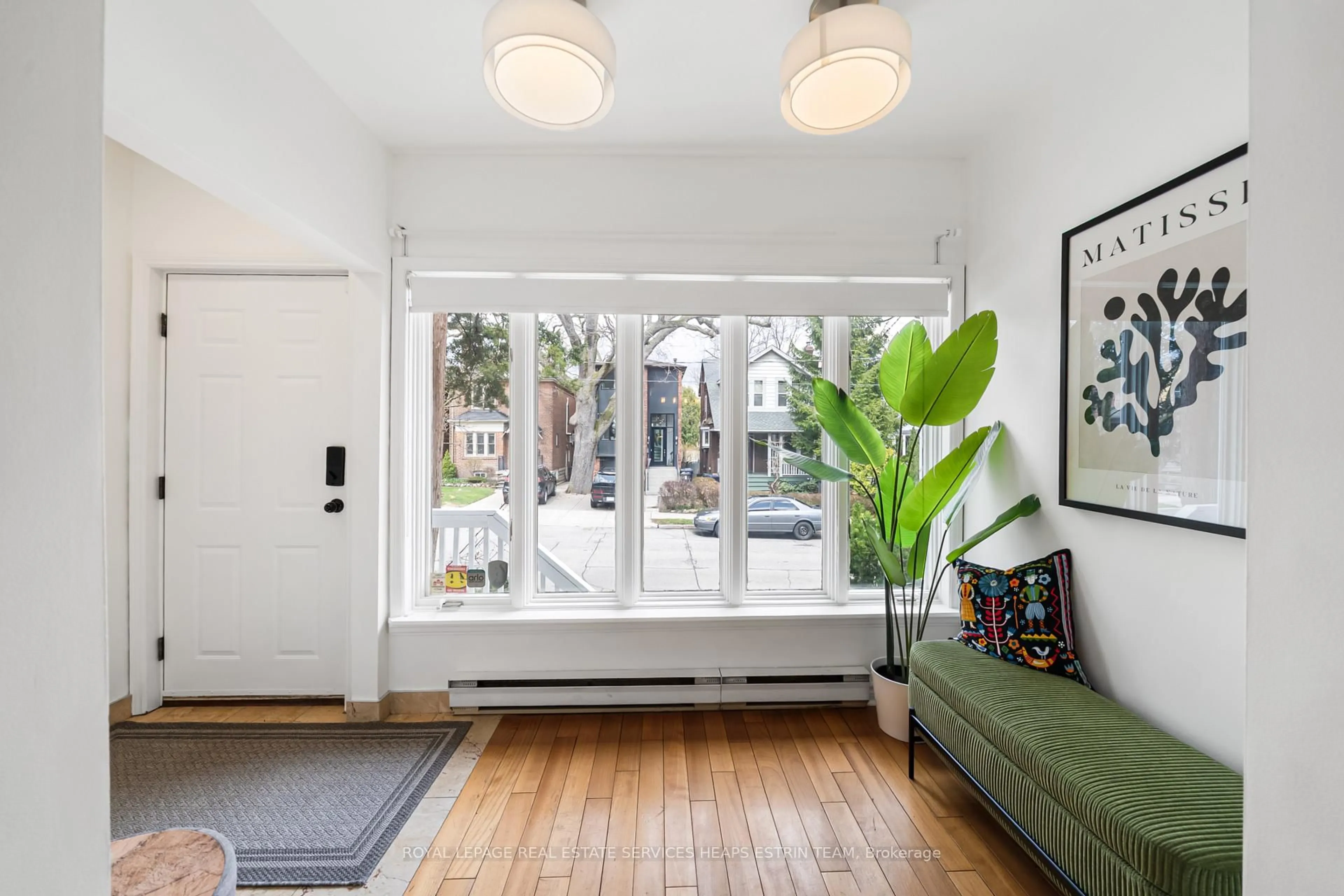 Indoor entryway for 637 Hillsdale Ave, Toronto Ontario M4S 1V4