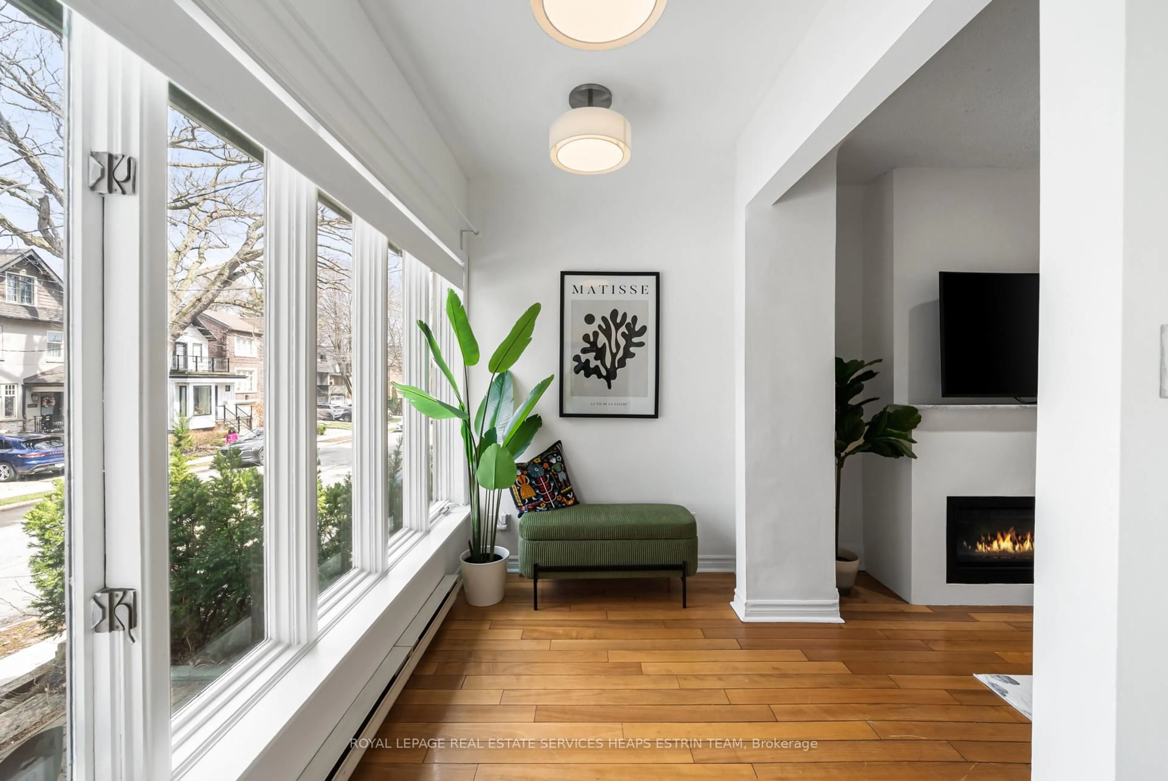 Indoor entryway for 637 Hillsdale Ave, Toronto Ontario M4S 1V4