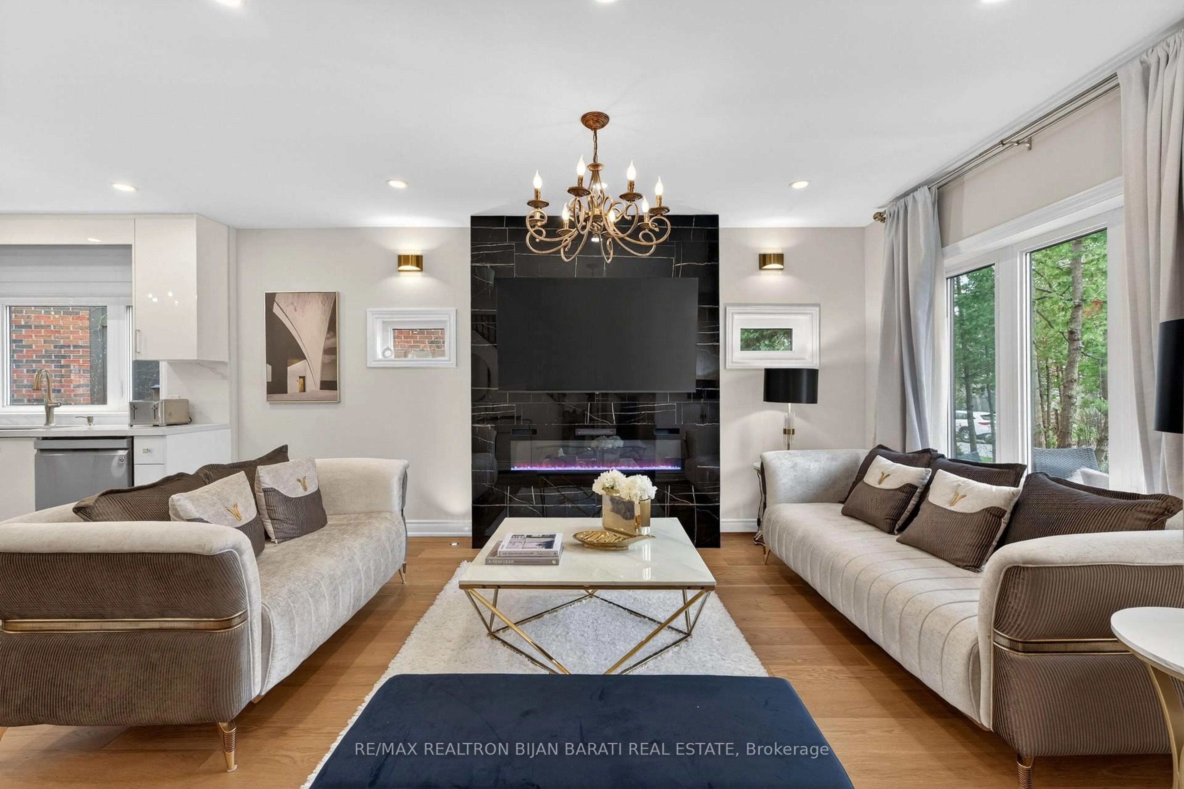 Living room with furniture, ceramic/tile floor for 1 Wanless Cres, Toronto Ontario M4N 3B6