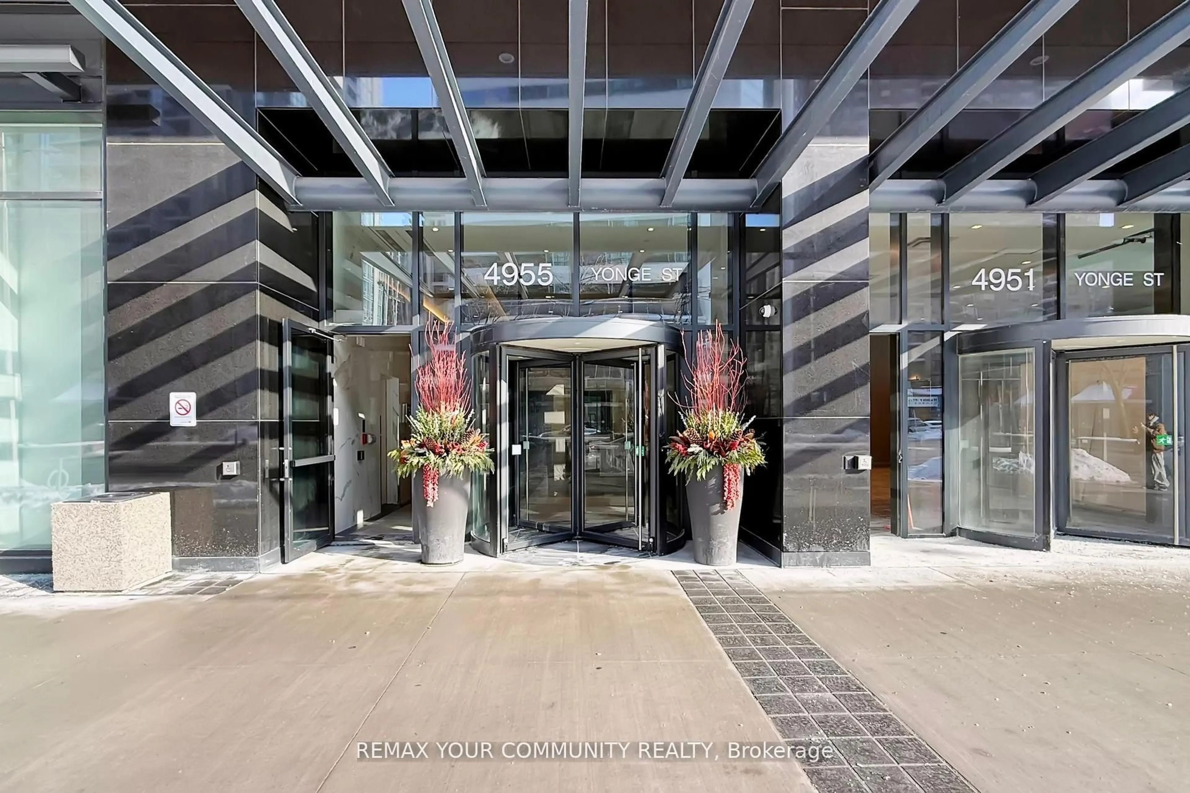 Indoor foyer for 4955 Yonge St #2117, Toronto Ontario M2N 0L8