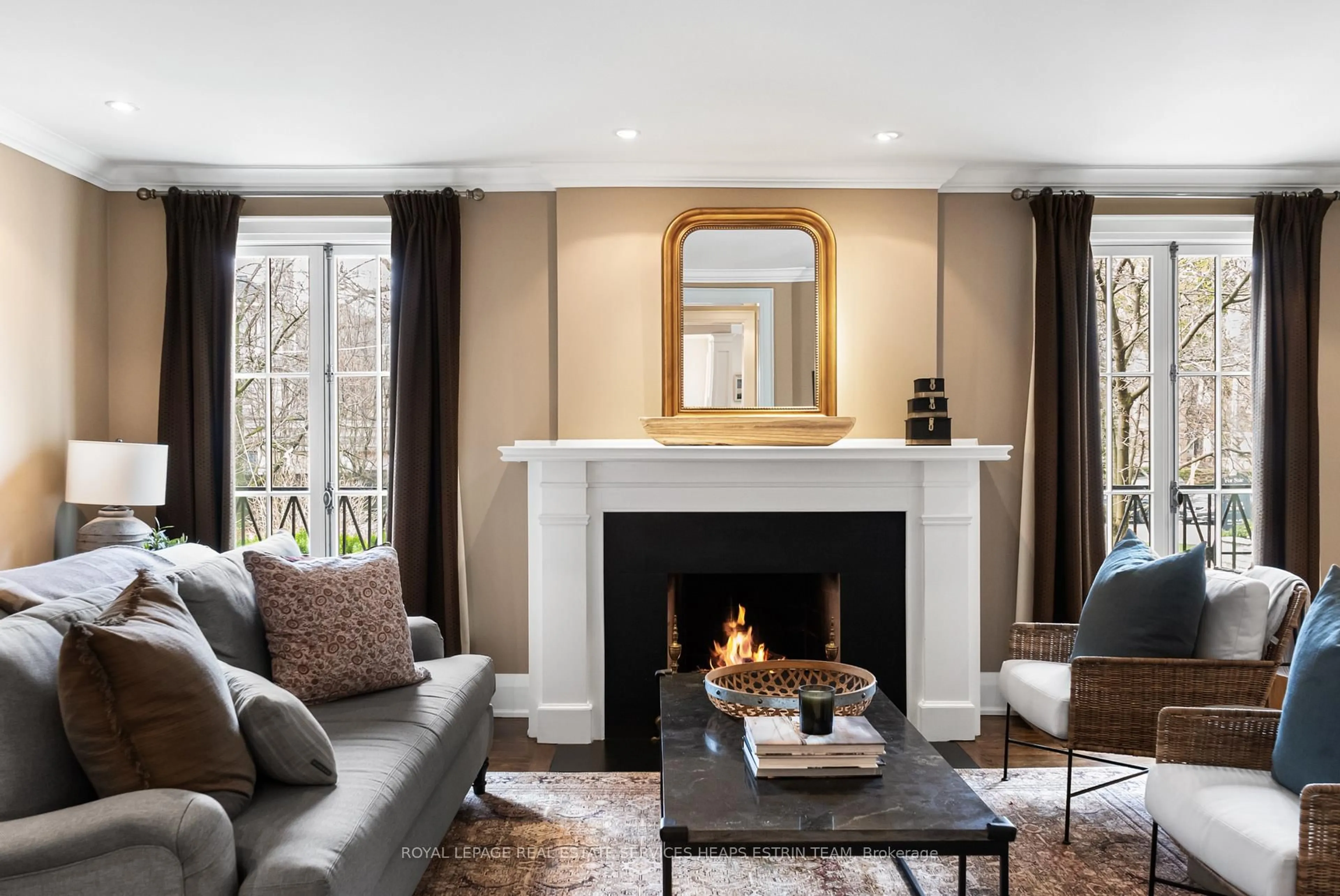 Living room with furniture, unknown for 115 Inglewood Dr, Toronto Ontario M4T 1H6