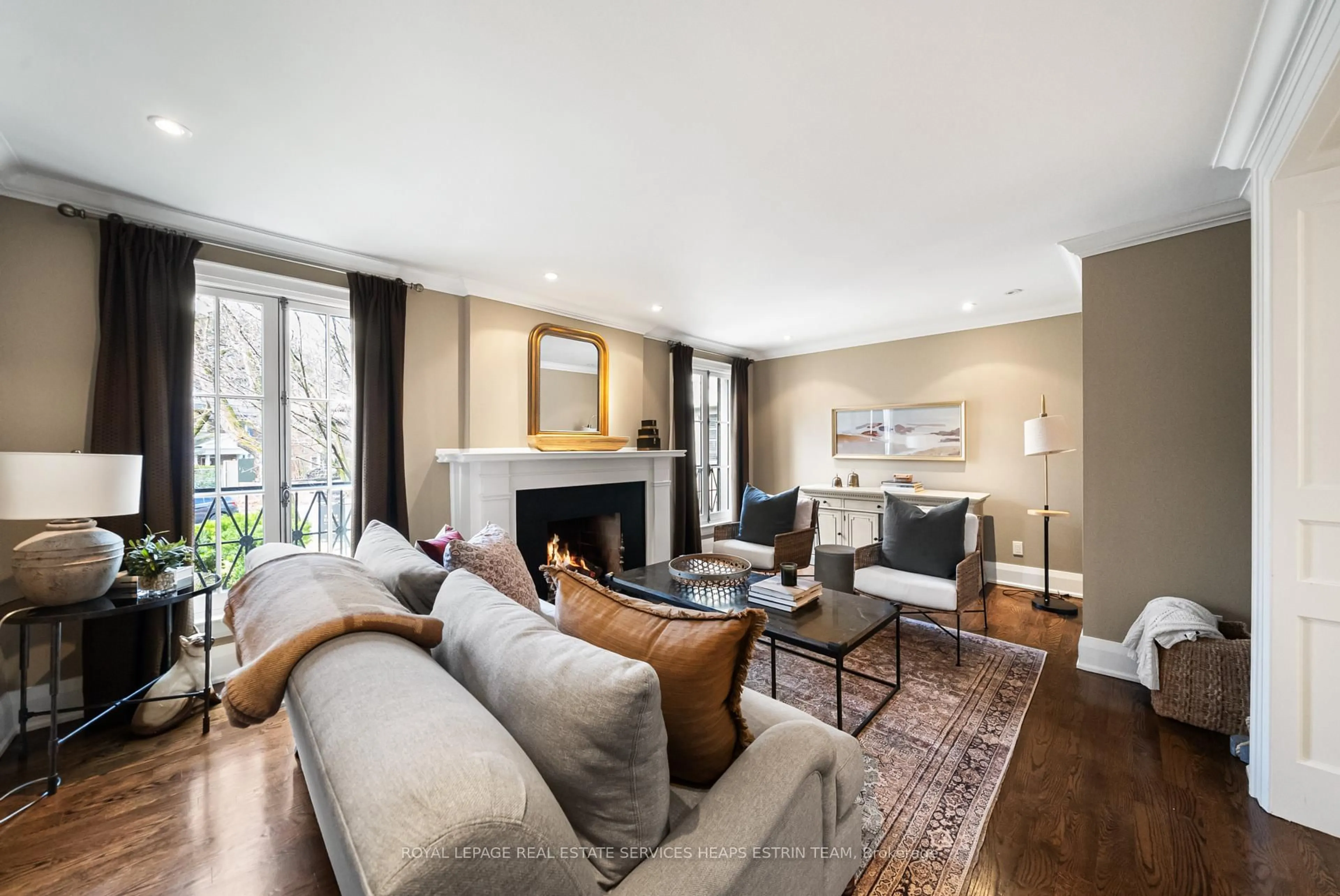 Living room with furniture, unknown for 115 Inglewood Dr, Toronto Ontario M4T 1H6