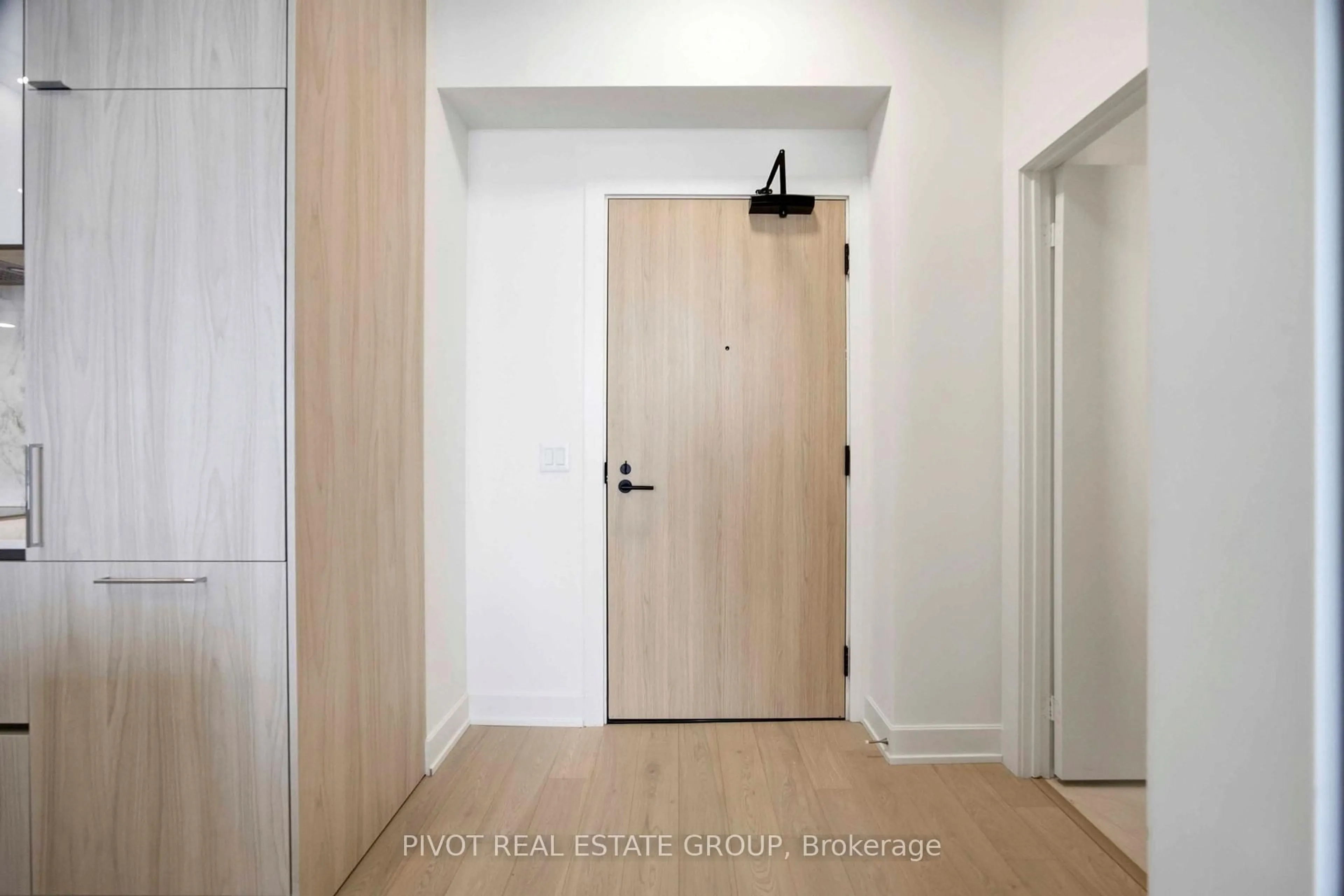 Indoor entryway for 15 Mercer St #4204, Toronto Ontario M5V 0T8