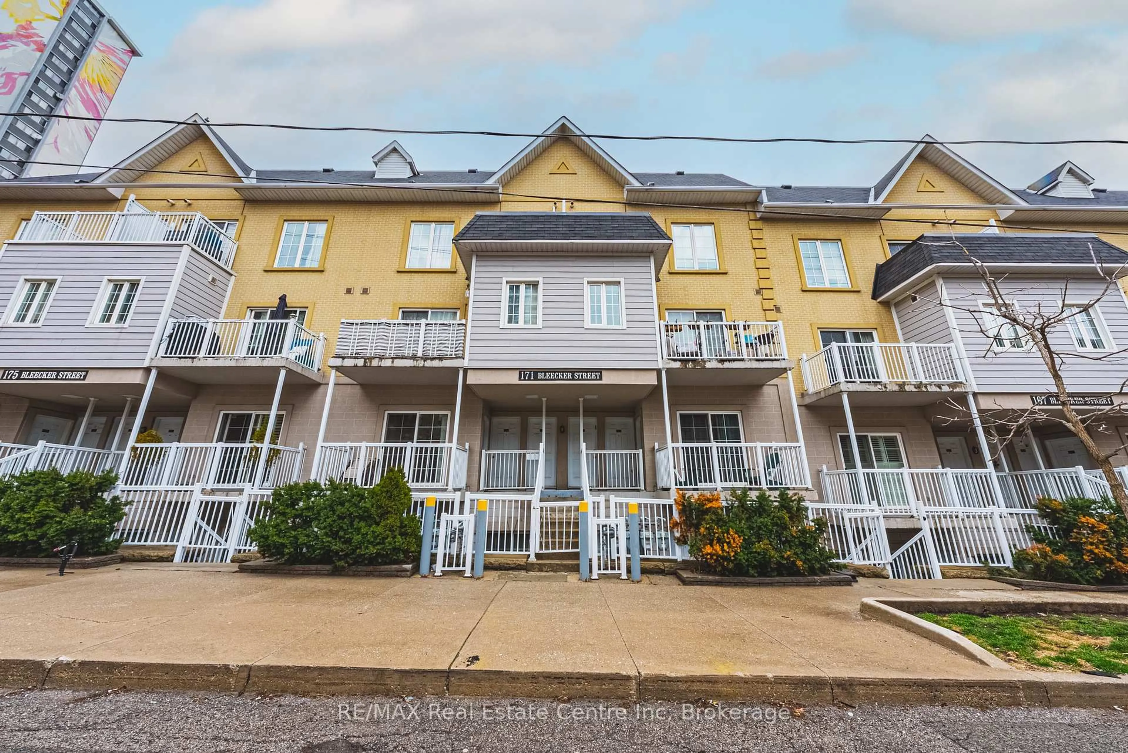 Patio, water/lake/river/ocean view for 171 Bleecker St #222, Toronto Ontario M4X 1L9