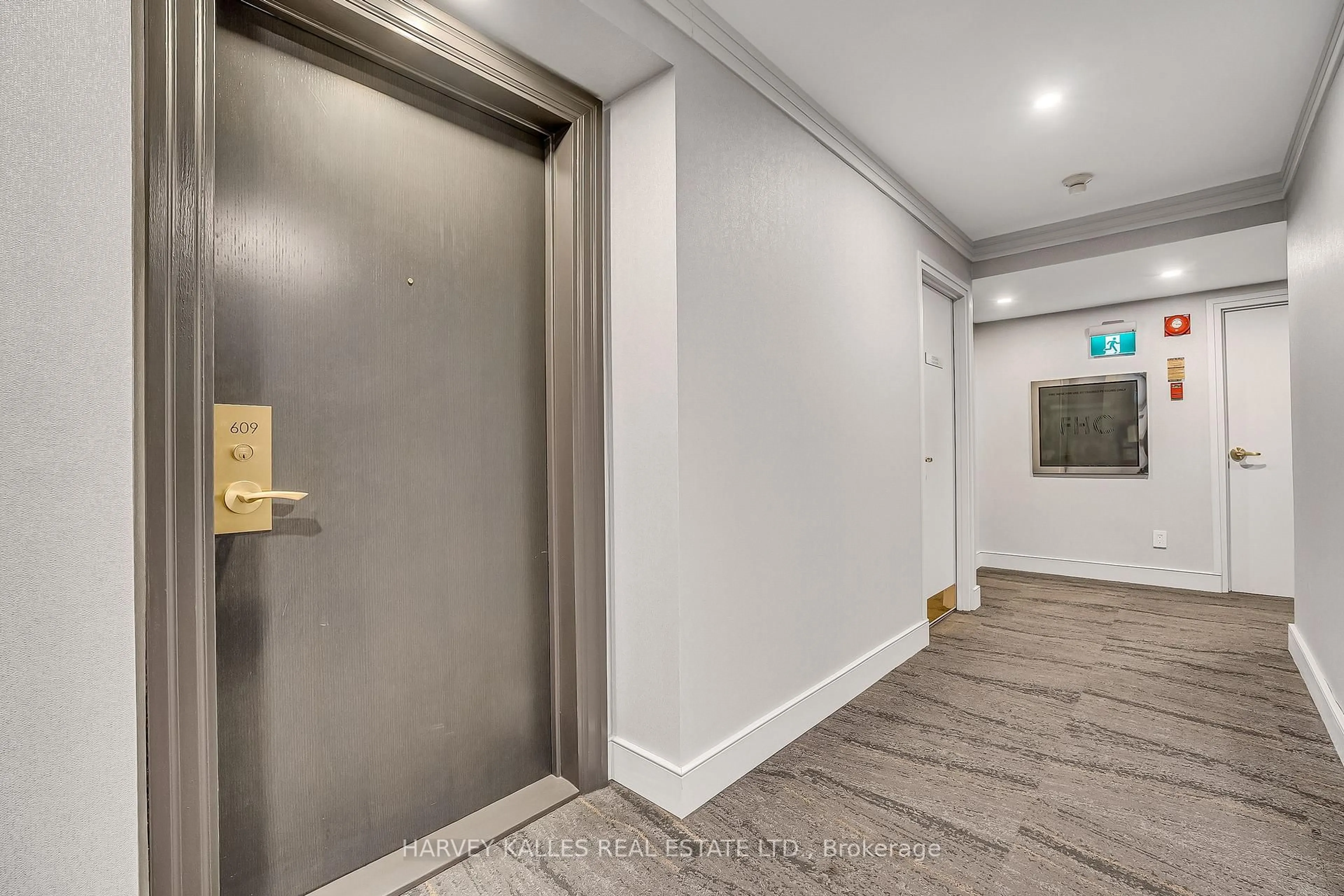 Indoor foyer for 7 Broadway Ave #609, Toronto Ontario M4P 3C5