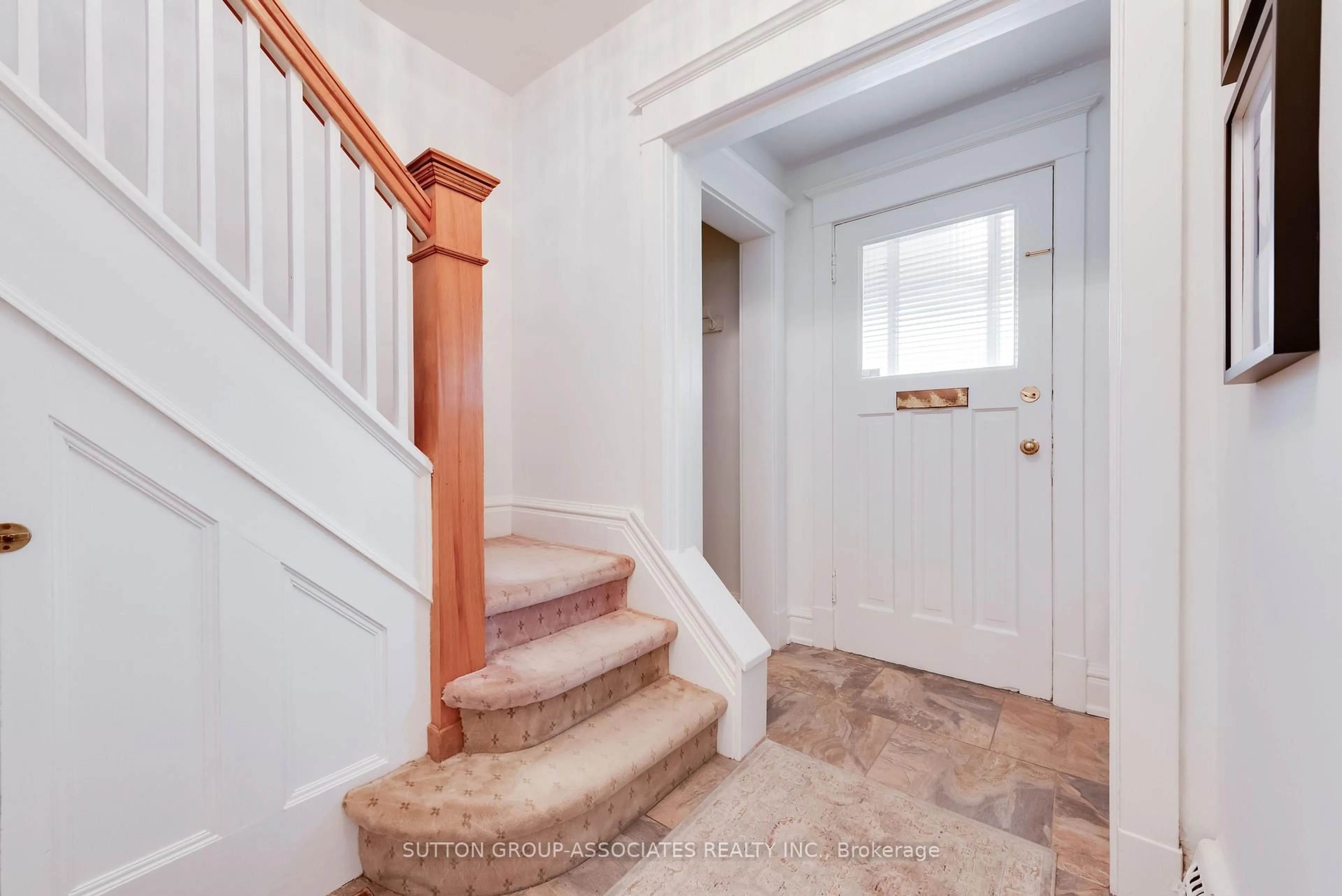 Unknown for 131 Pinewood Ave, Toronto Ontario M6C 2V4