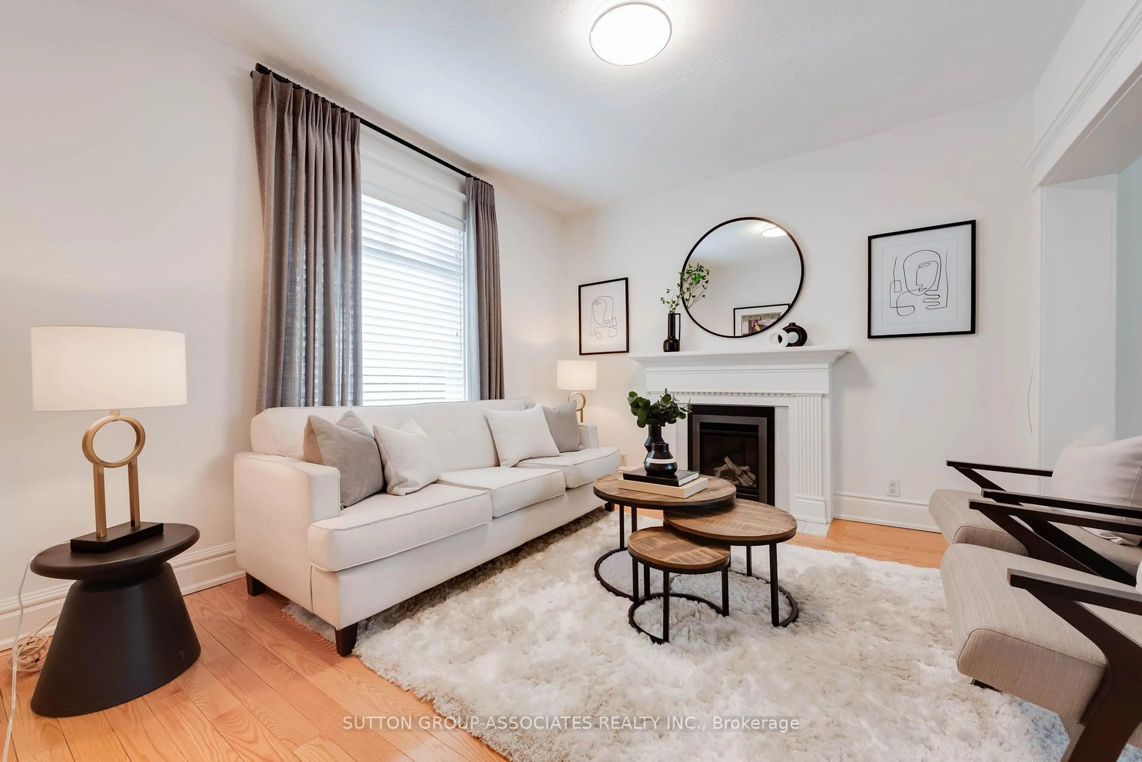 Living room with furniture, unknown for 131 Pinewood Ave, Toronto Ontario M6C 2V4