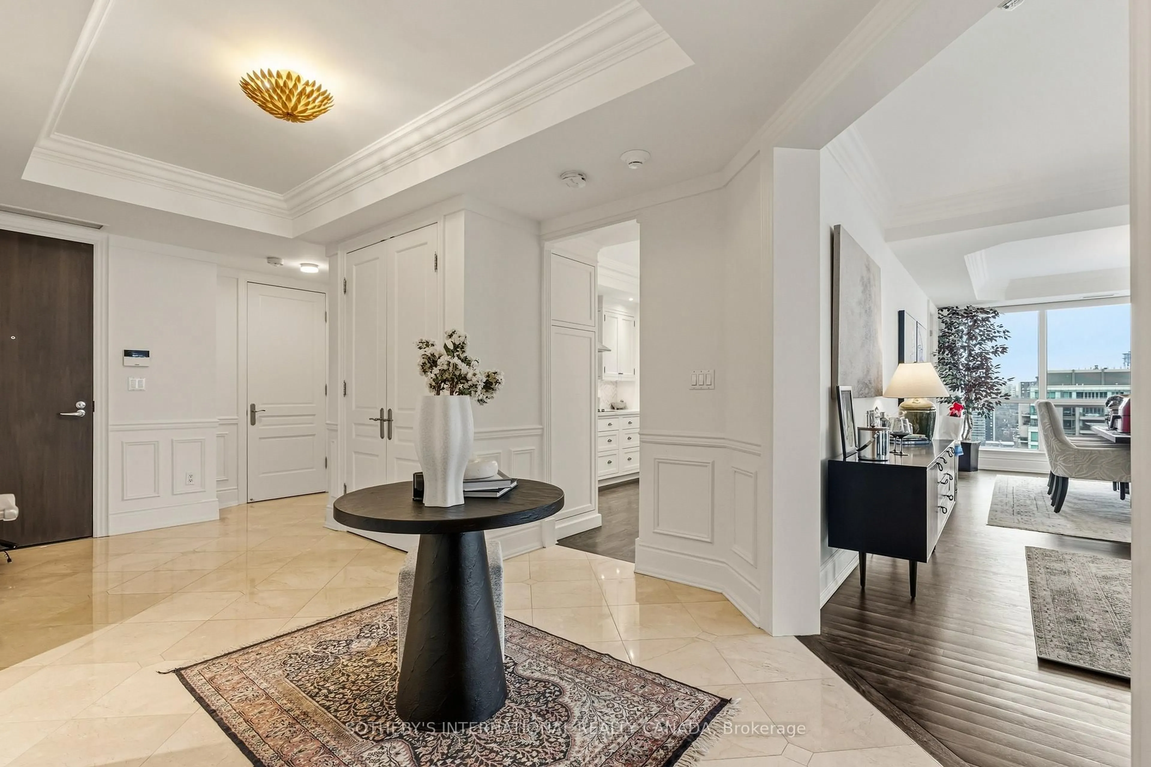 Indoor entryway for 10 Bellair St #1807, Toronto Ontario M5R 3T8