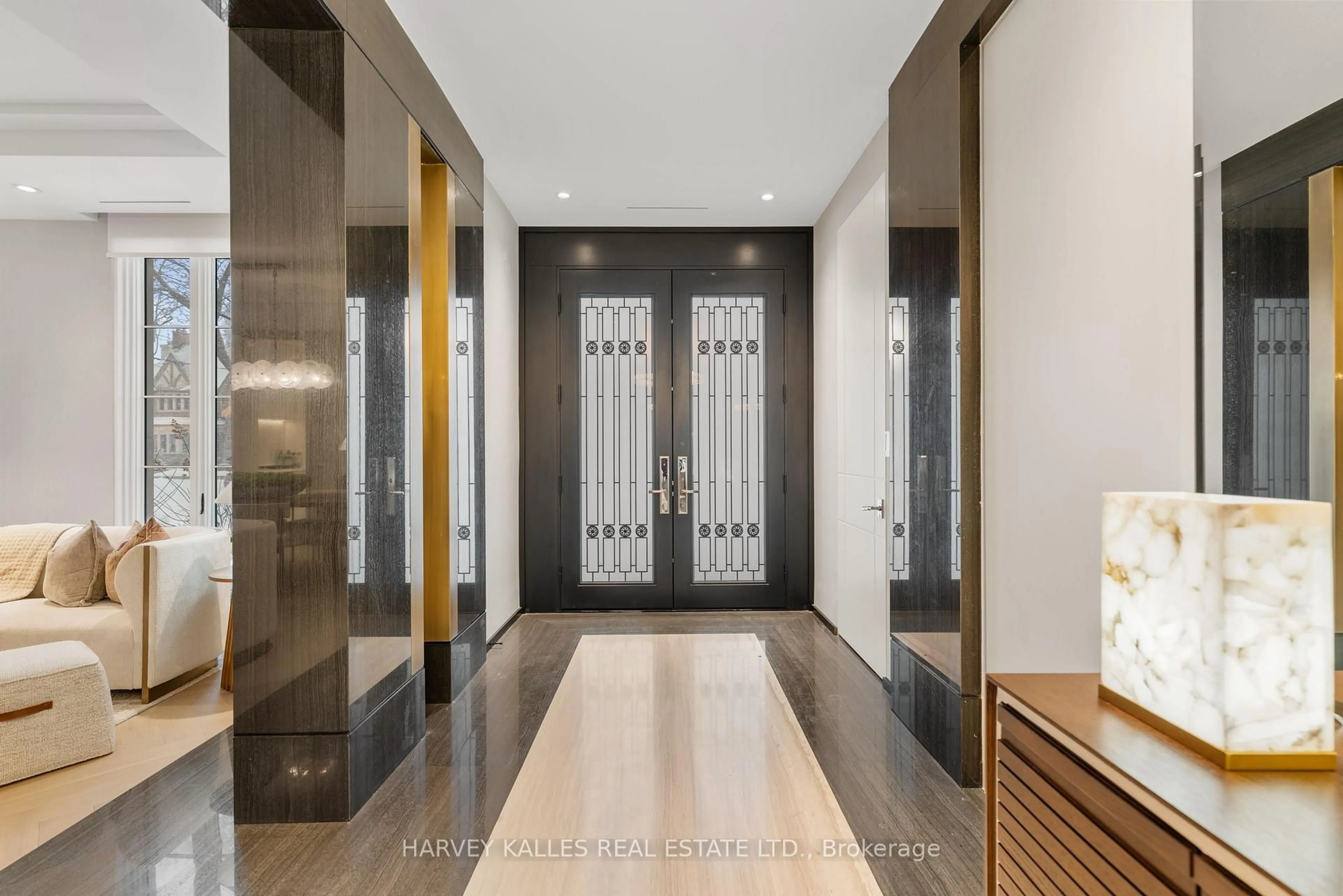 Indoor foyer for 335 Lytton Blvd, Toronto Ontario M5N 1R9