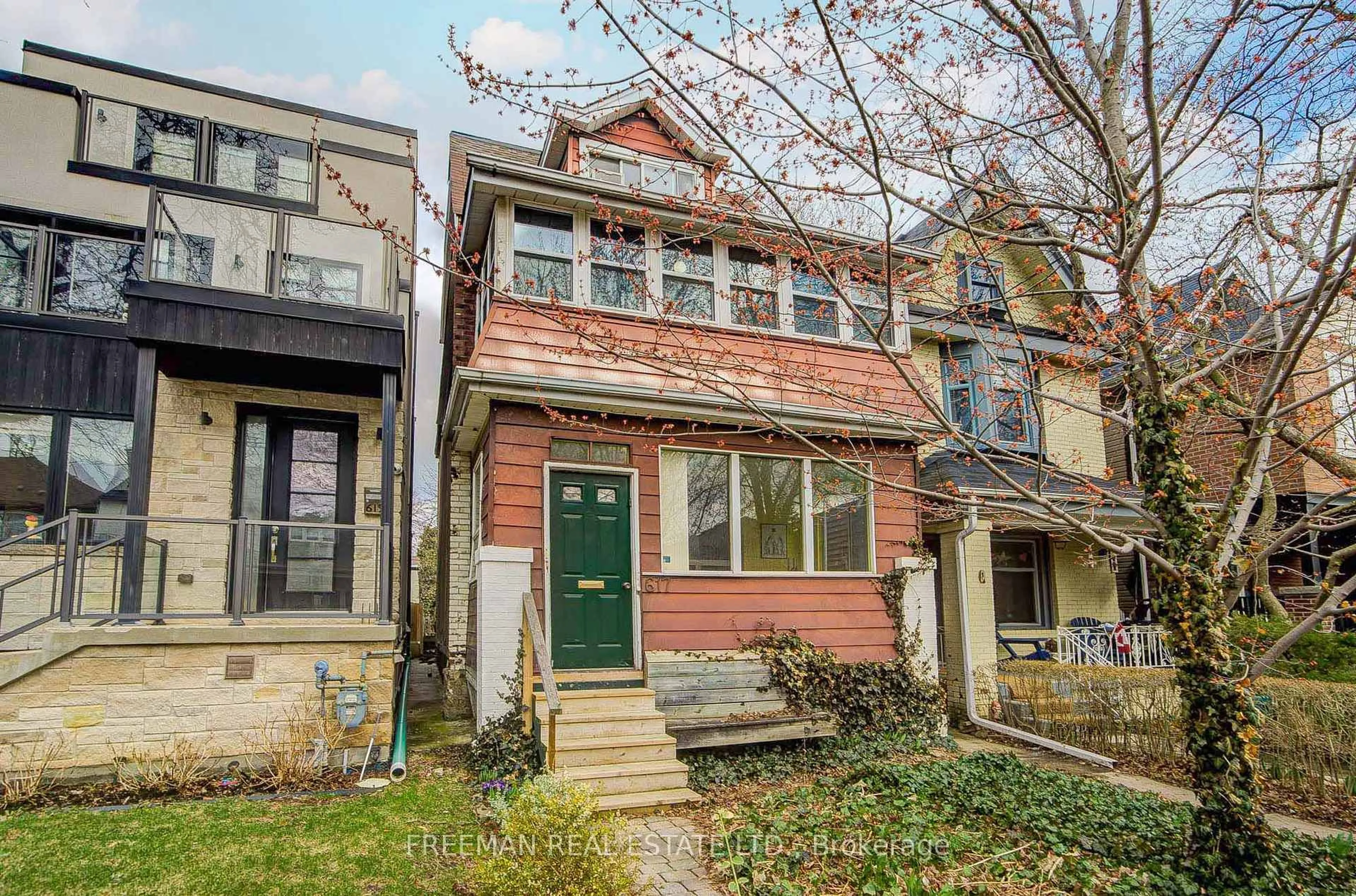 Home with brick exterior material, street for 617 Clinton St, Toronto Ontario M6G 2Z8