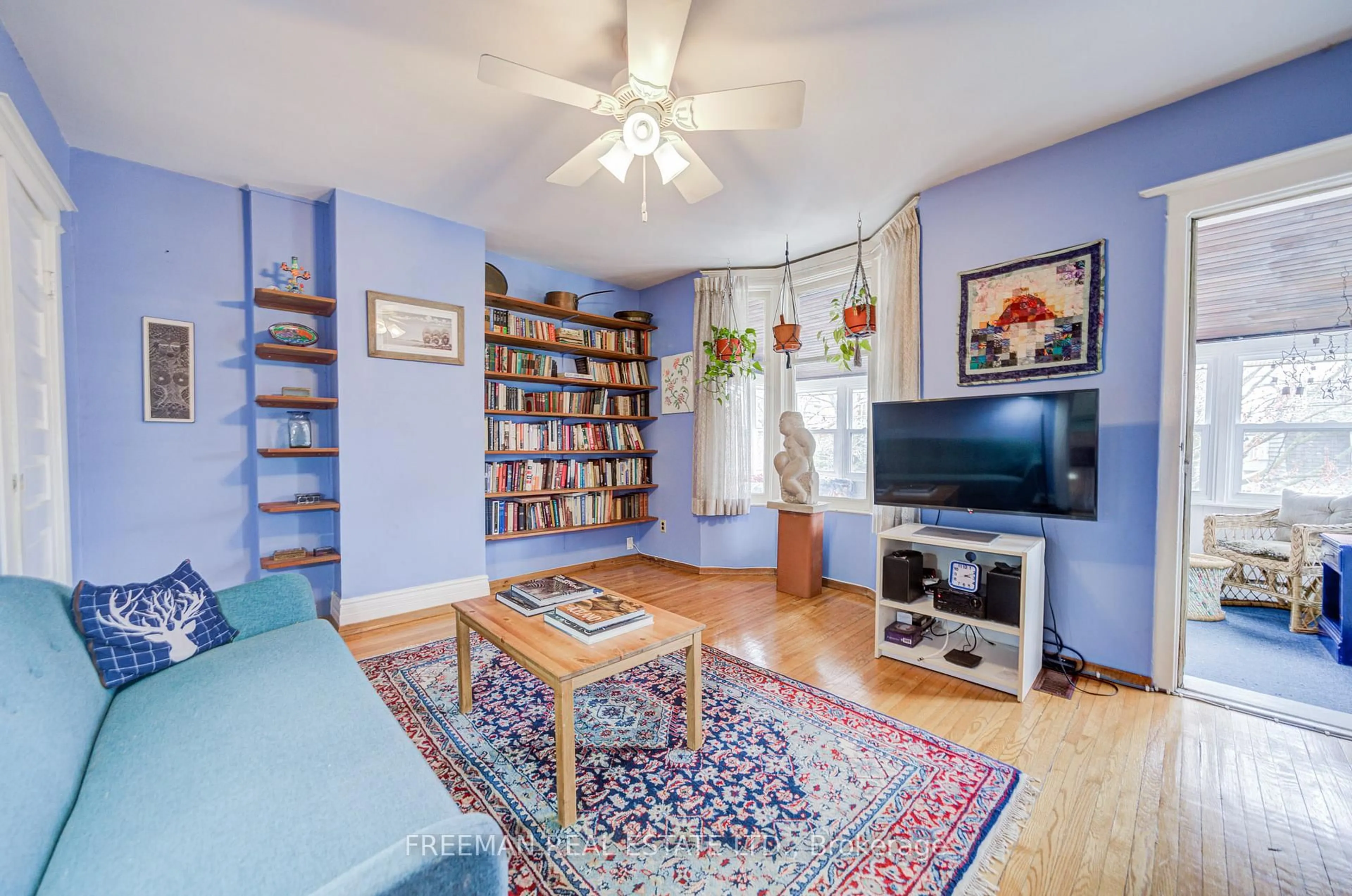 Living room with furniture, unknown for 617 Clinton St, Toronto Ontario M6G 2Z8