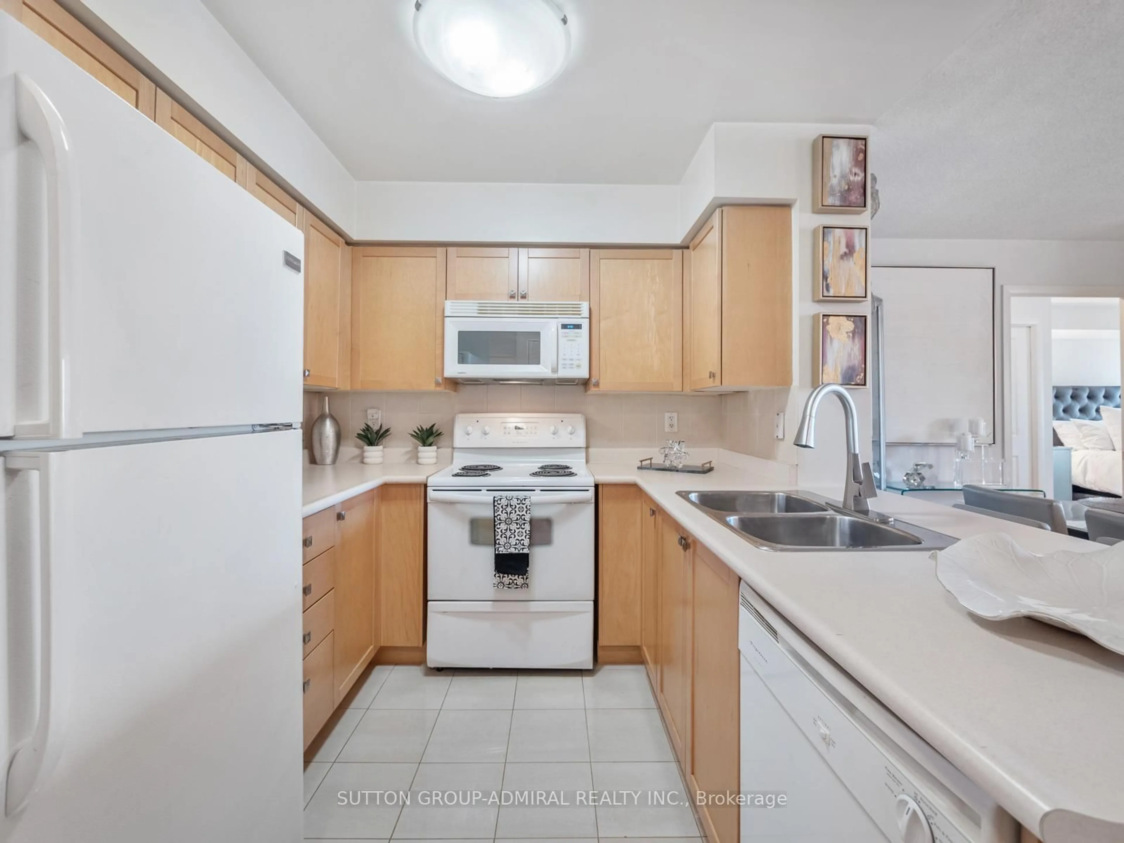 Standard kitchen, unknown for 4978 Yonge St #1103, Toronto Ontario M2N 7G8