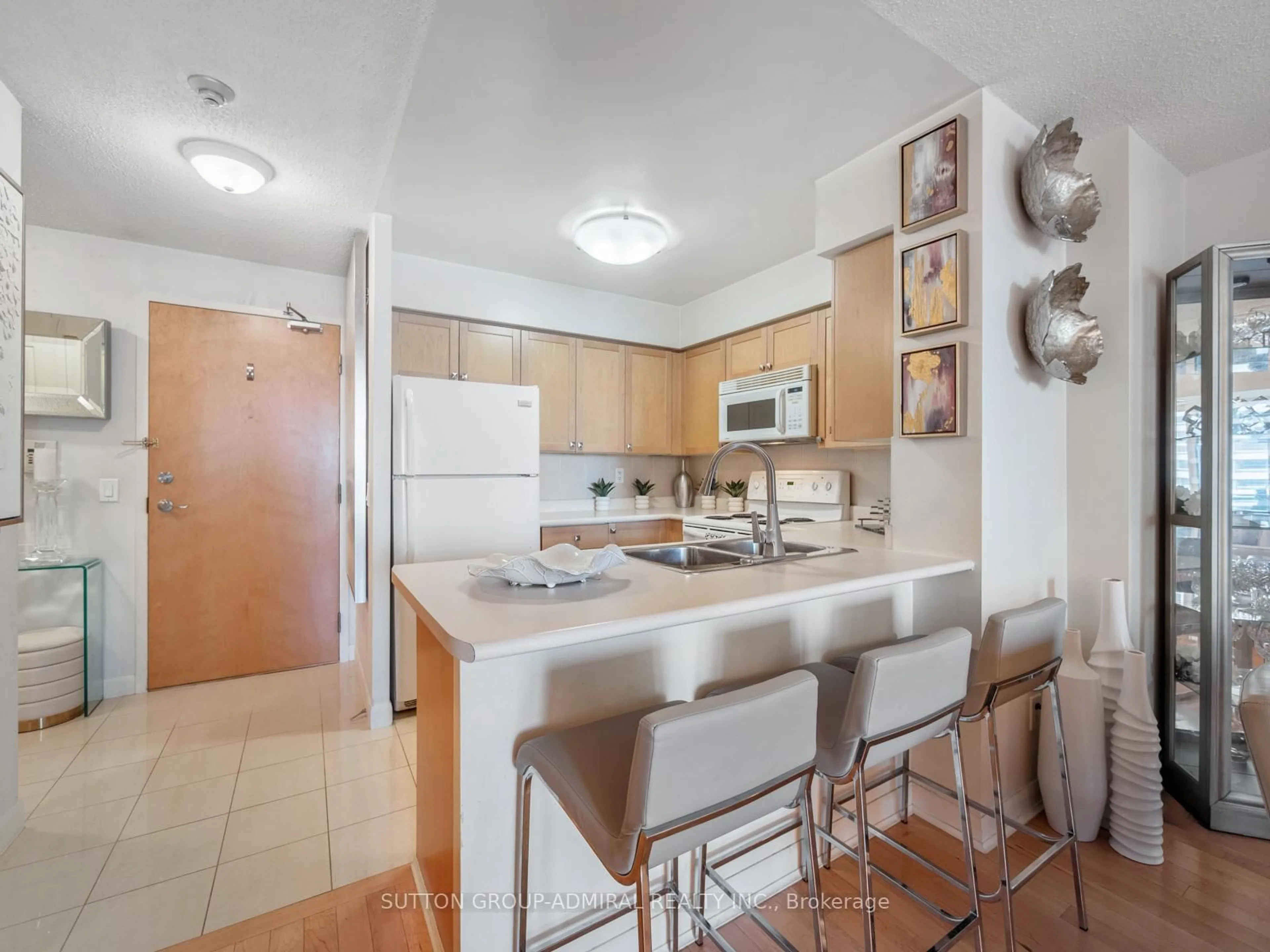 Standard kitchen, unknown for 4978 Yonge St #1103, Toronto Ontario M2N 7G8