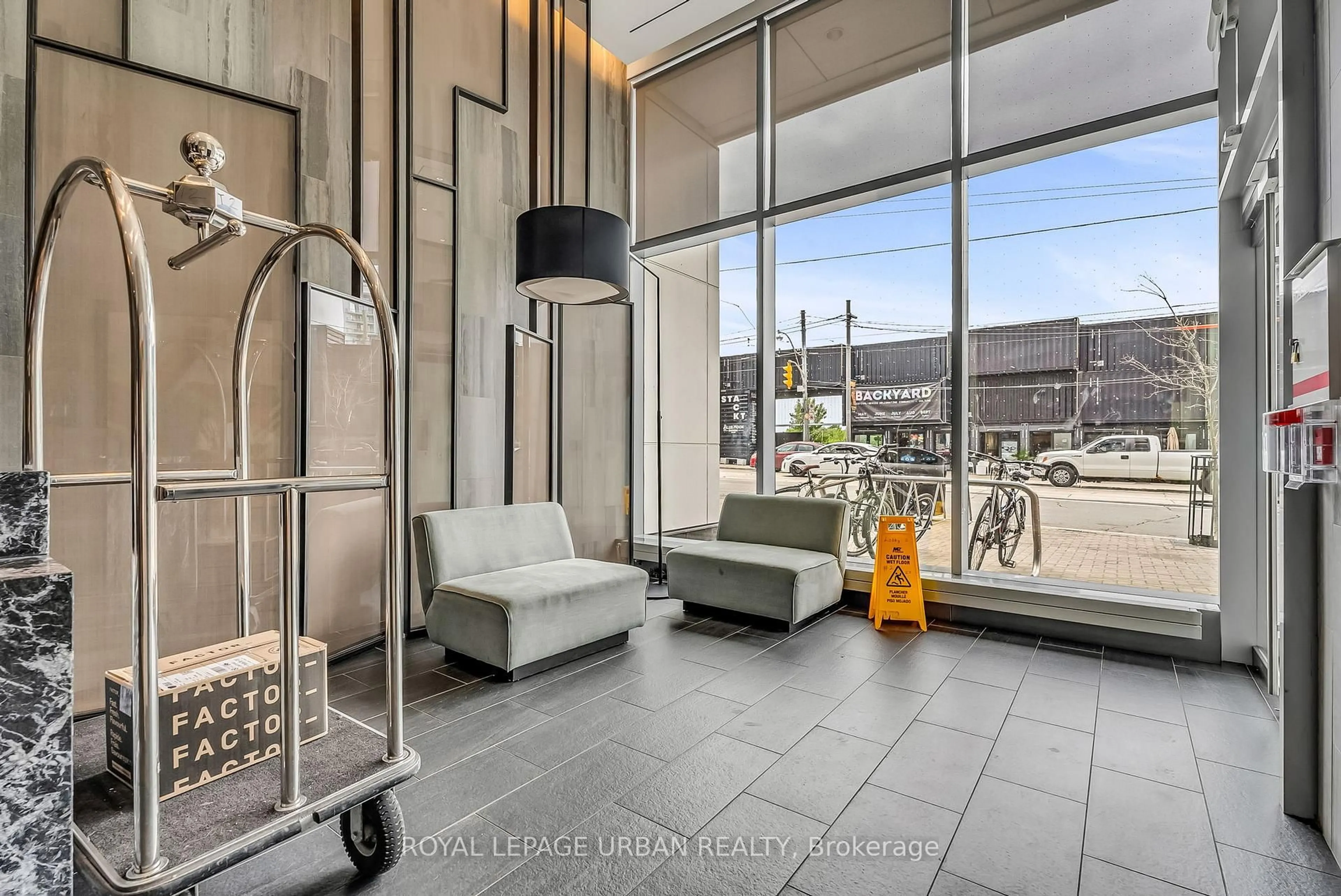 Lobby for 27 Bathurst St #611, Toronto Ontario M5V 0R1