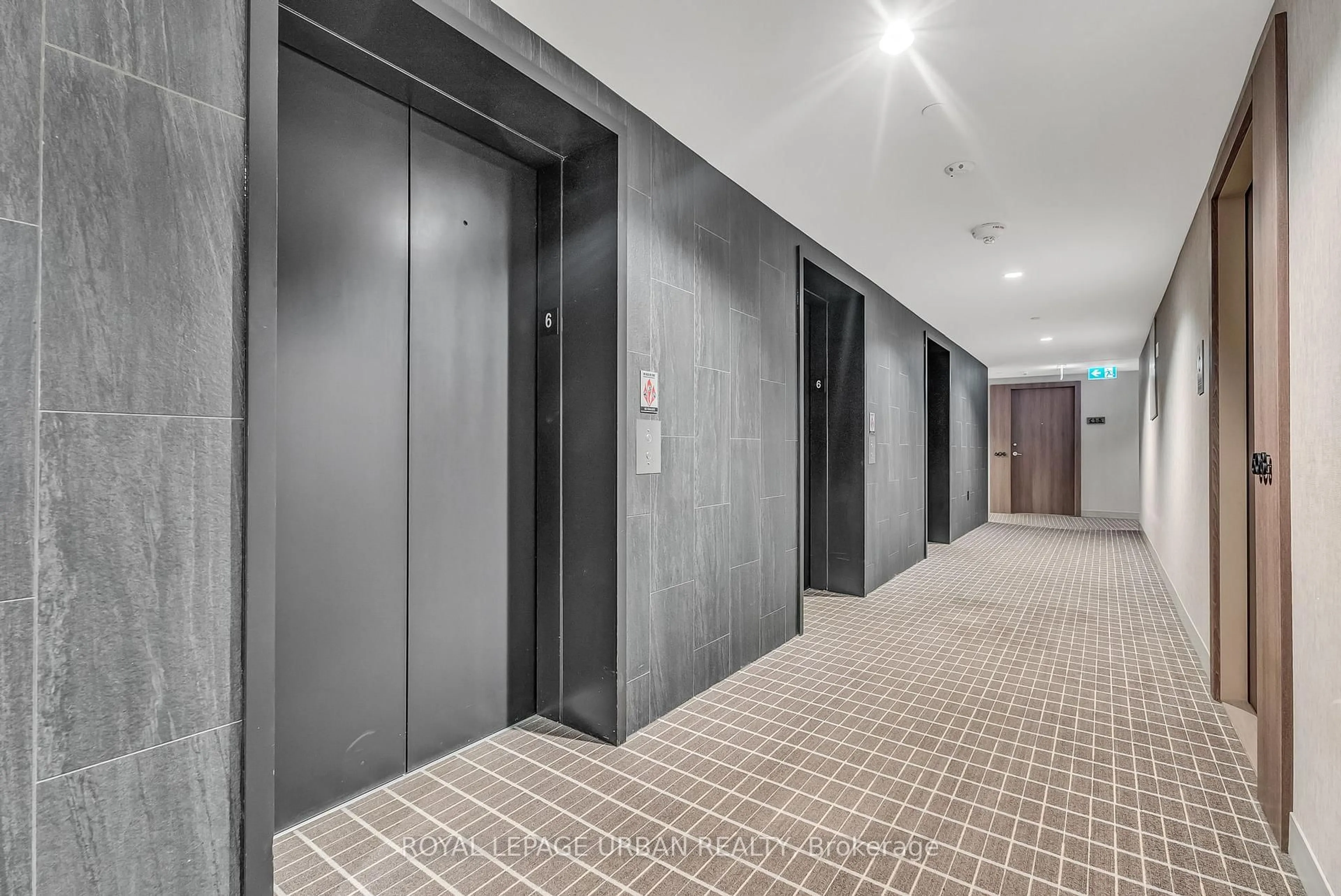 Indoor foyer for 27 Bathurst St #611, Toronto Ontario M5V 0R1