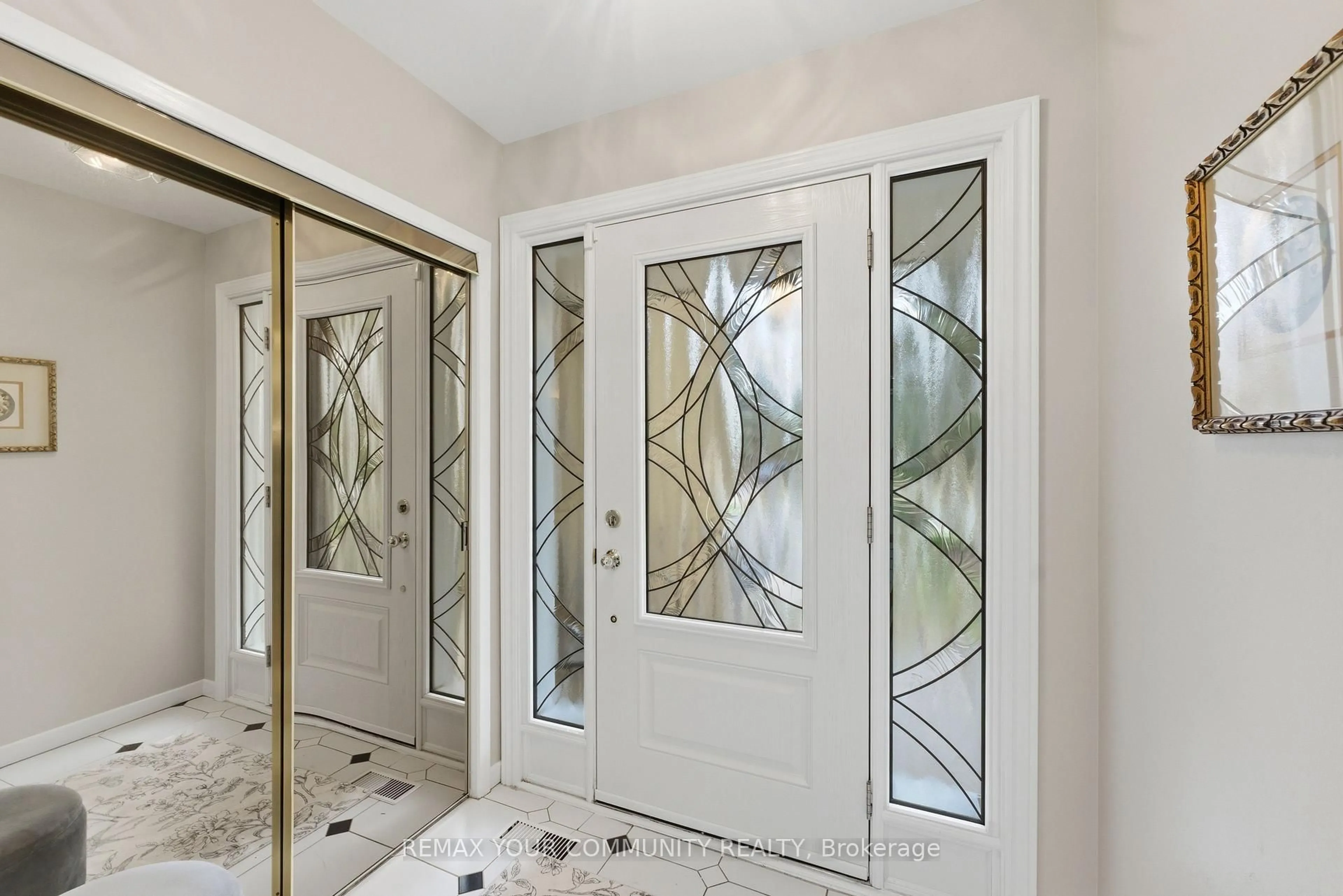 Indoor entryway for 22 Marathon Cres, Toronto Ontario M2R 2L7