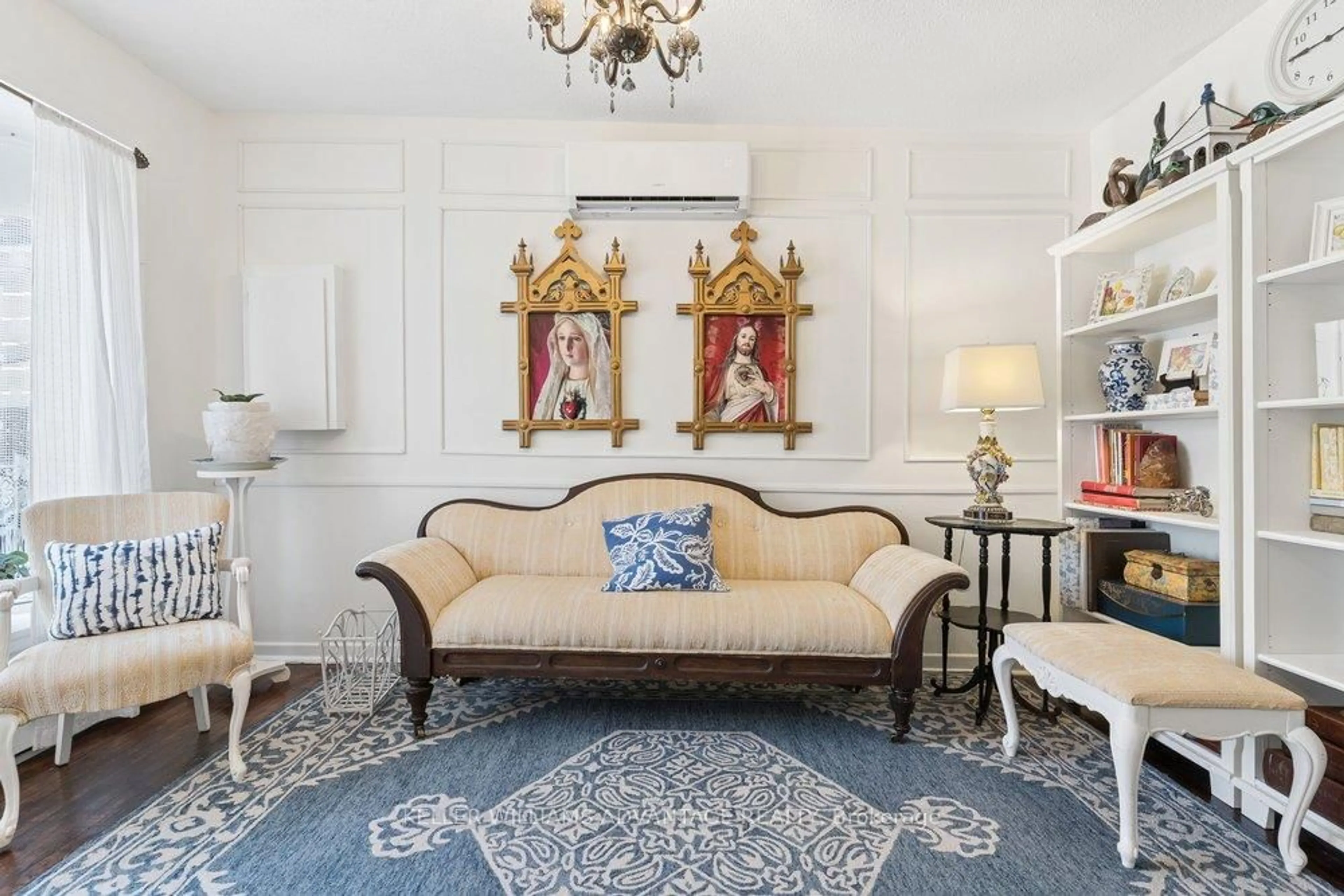 Living room with furniture, carpet floor for 186 Cedric Ave, Toronto Ontario M6C 3X8