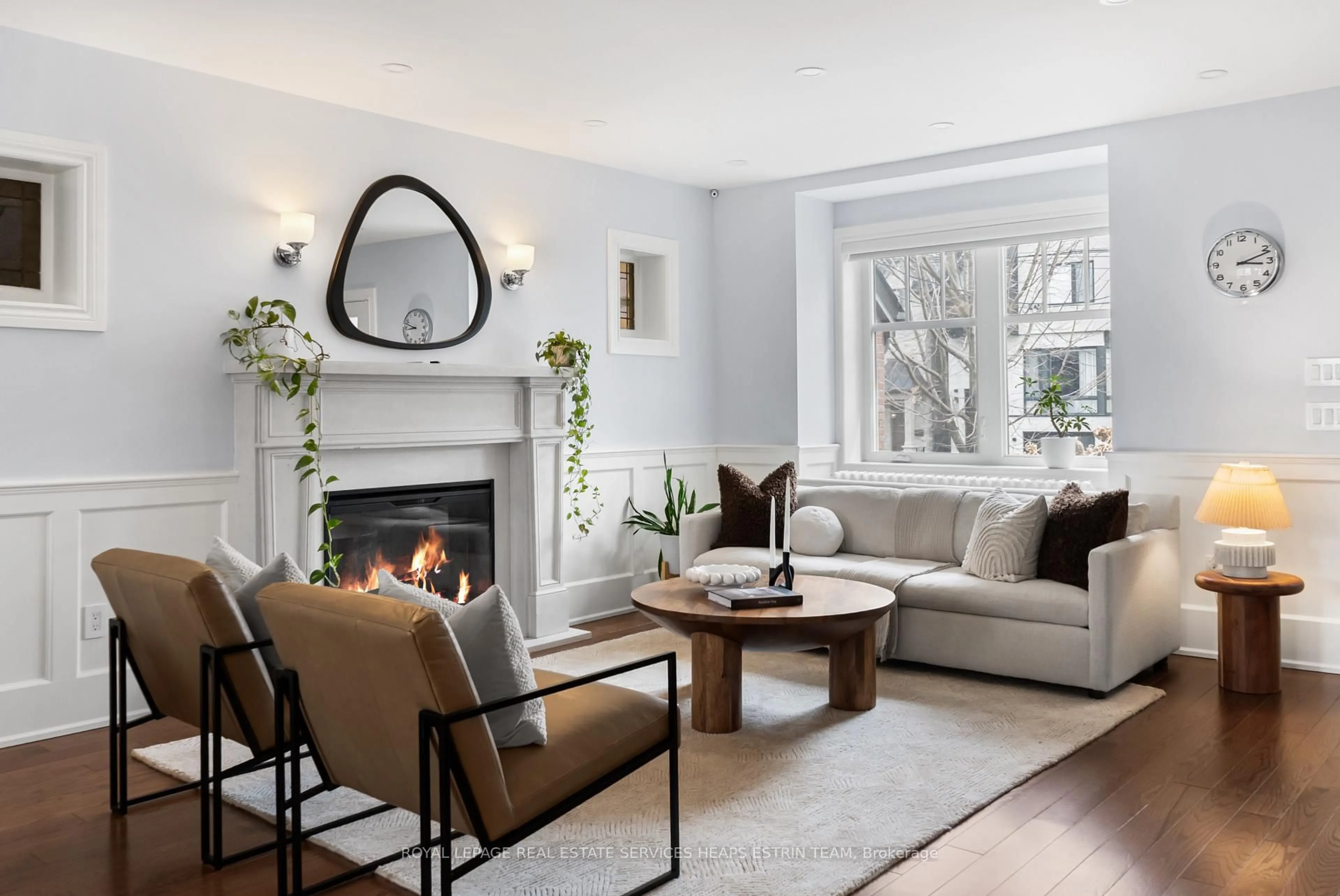 Living room with furniture, unknown for 70 Brookdale Ave, Toronto Ontario M5M 1P3