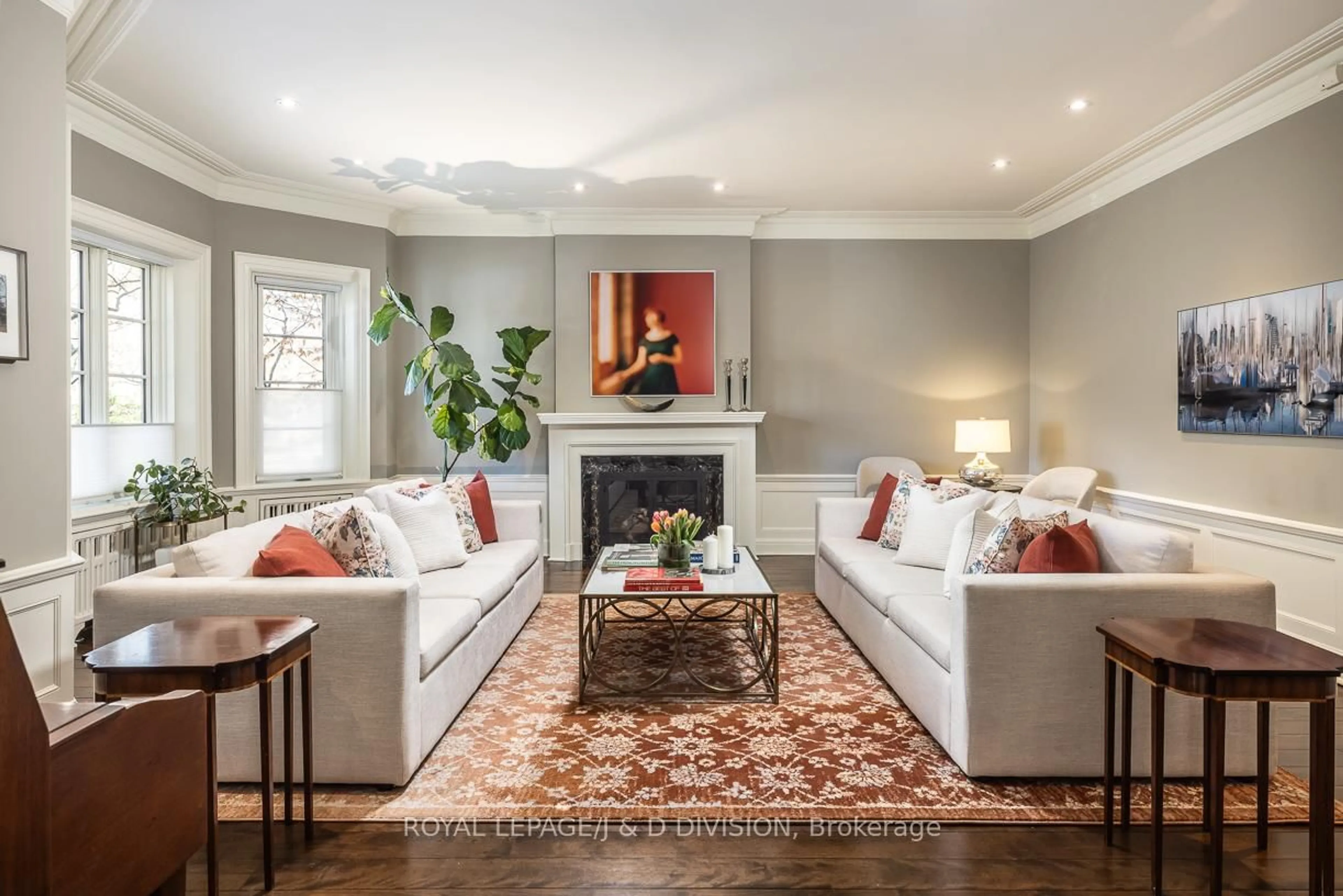 Living room with furniture, unknown for 17 Parkwood Ave, Toronto Ontario M4V 2W9